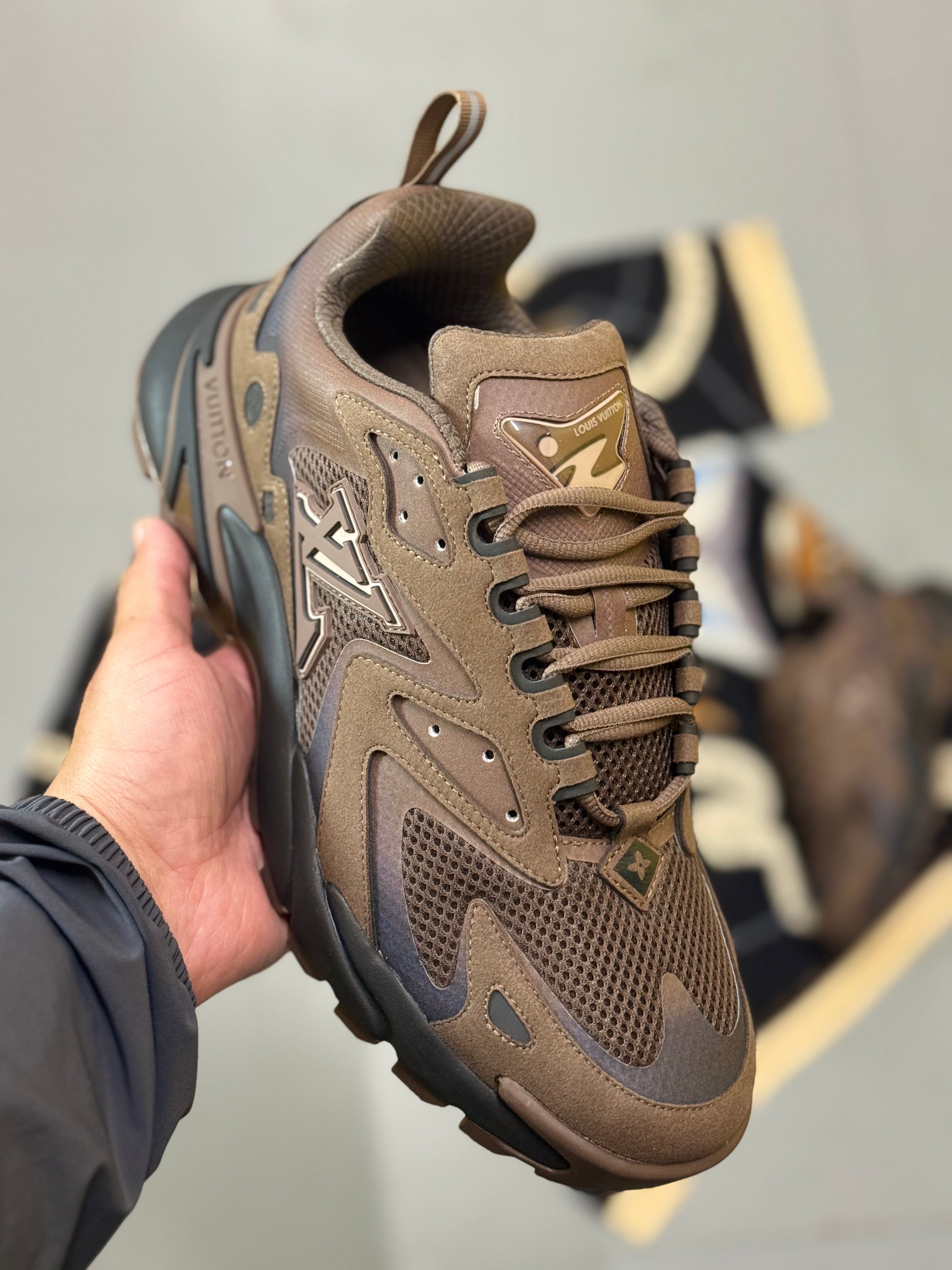 Lv sneaker tatic brown