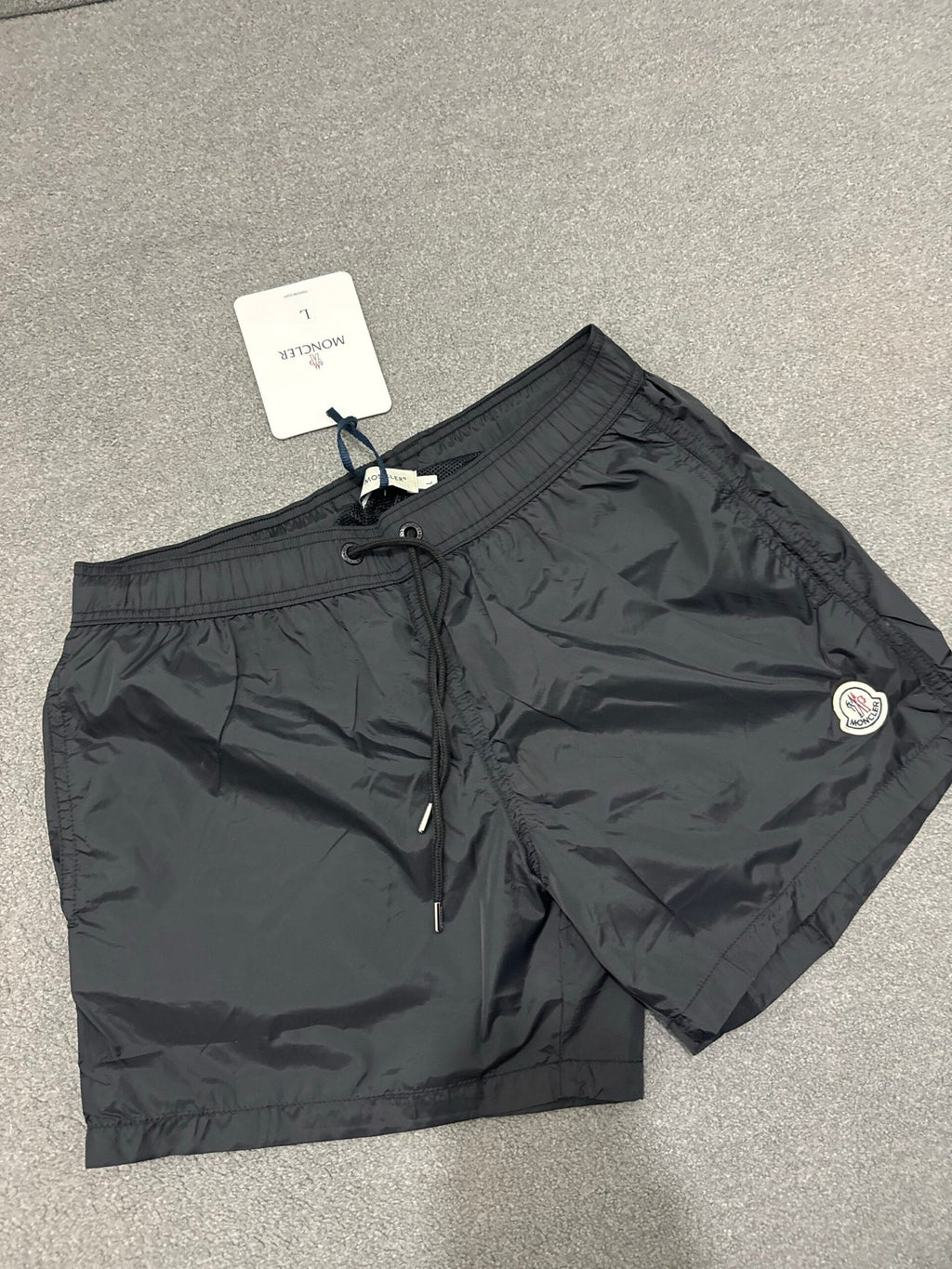 Moncler | Moncler black short | Size XL | Detail Shot | yiodesigner.co.uk