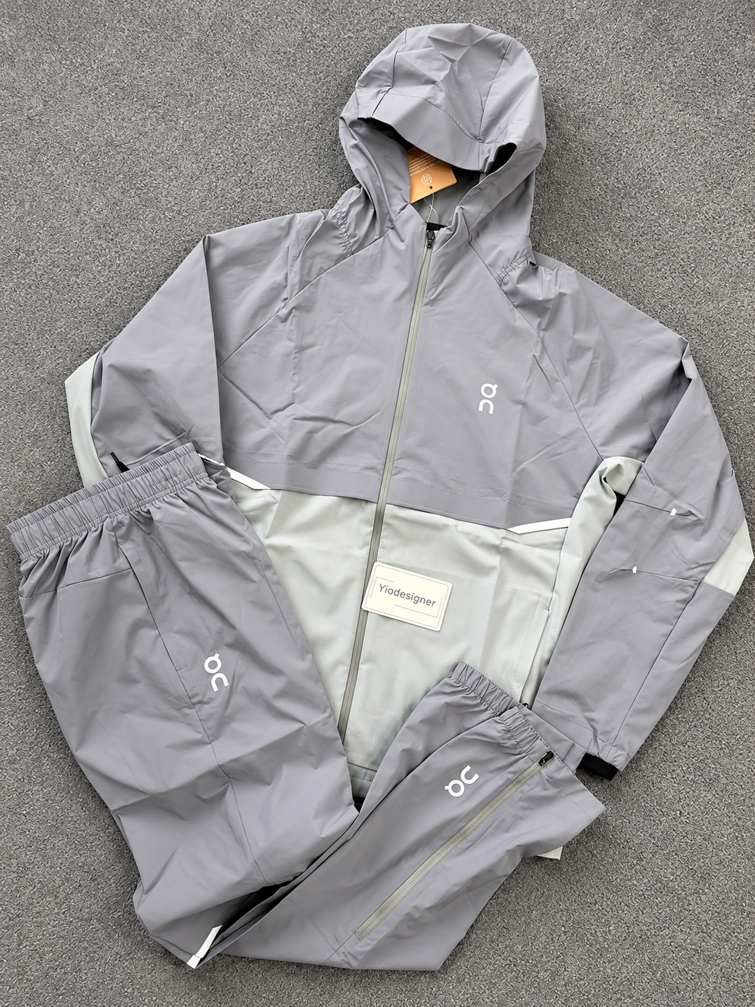 On Cloud tracksuit Grey