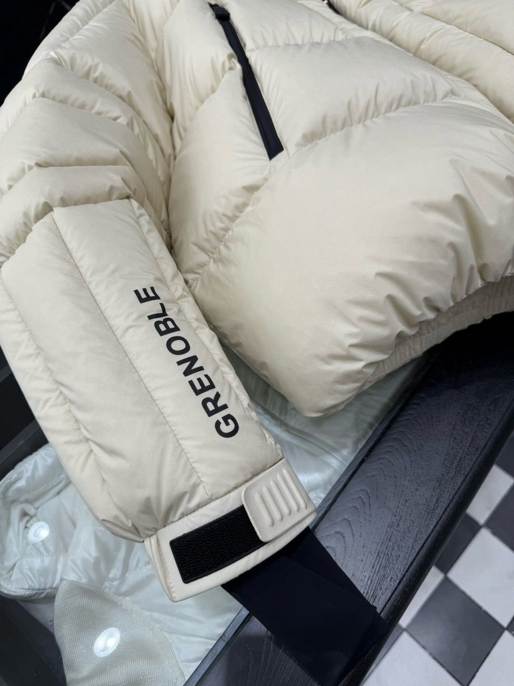 Moncler | Moncler coat | Close-Up | yiodesigner.co.uk