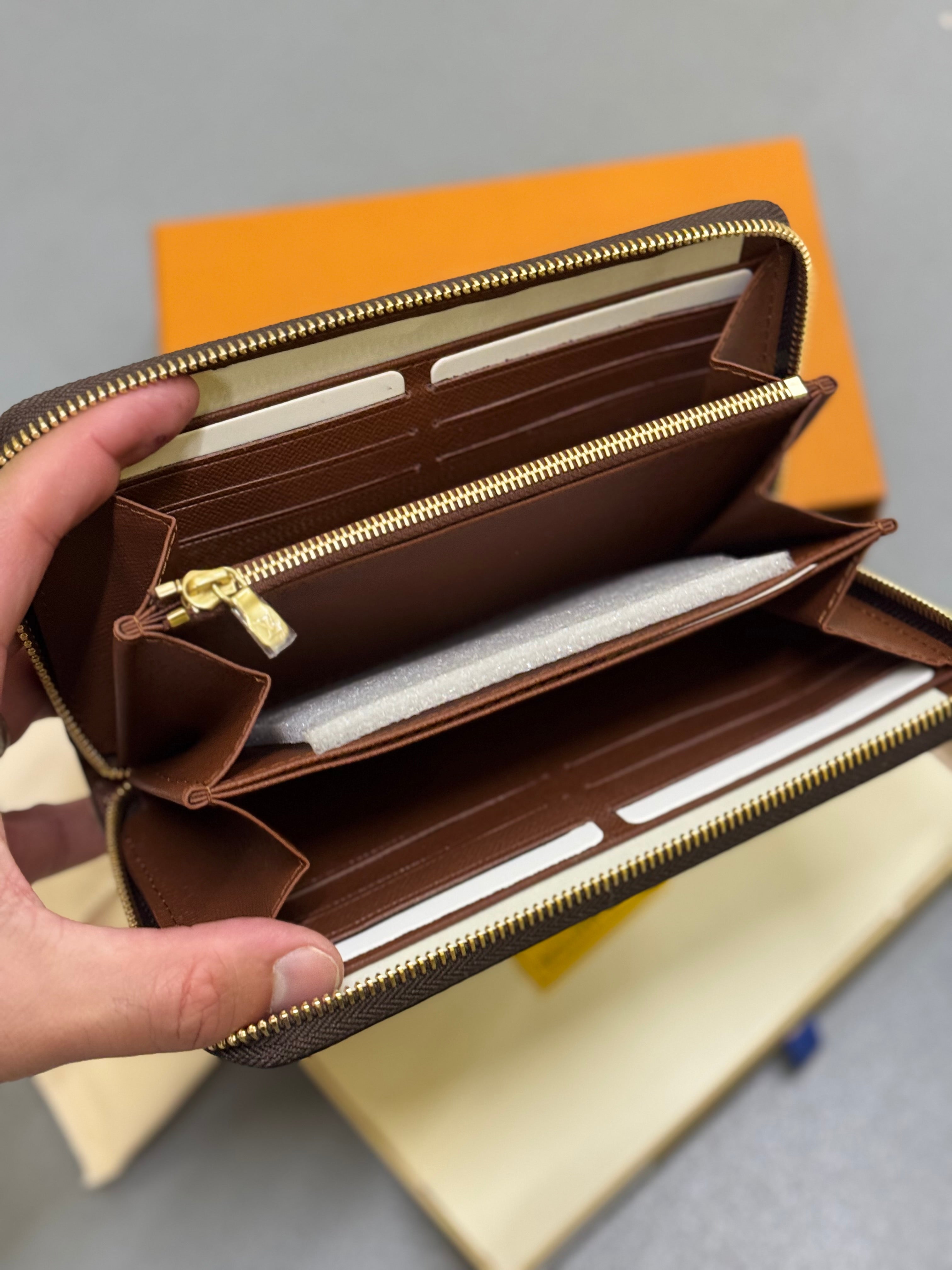 Lv purse