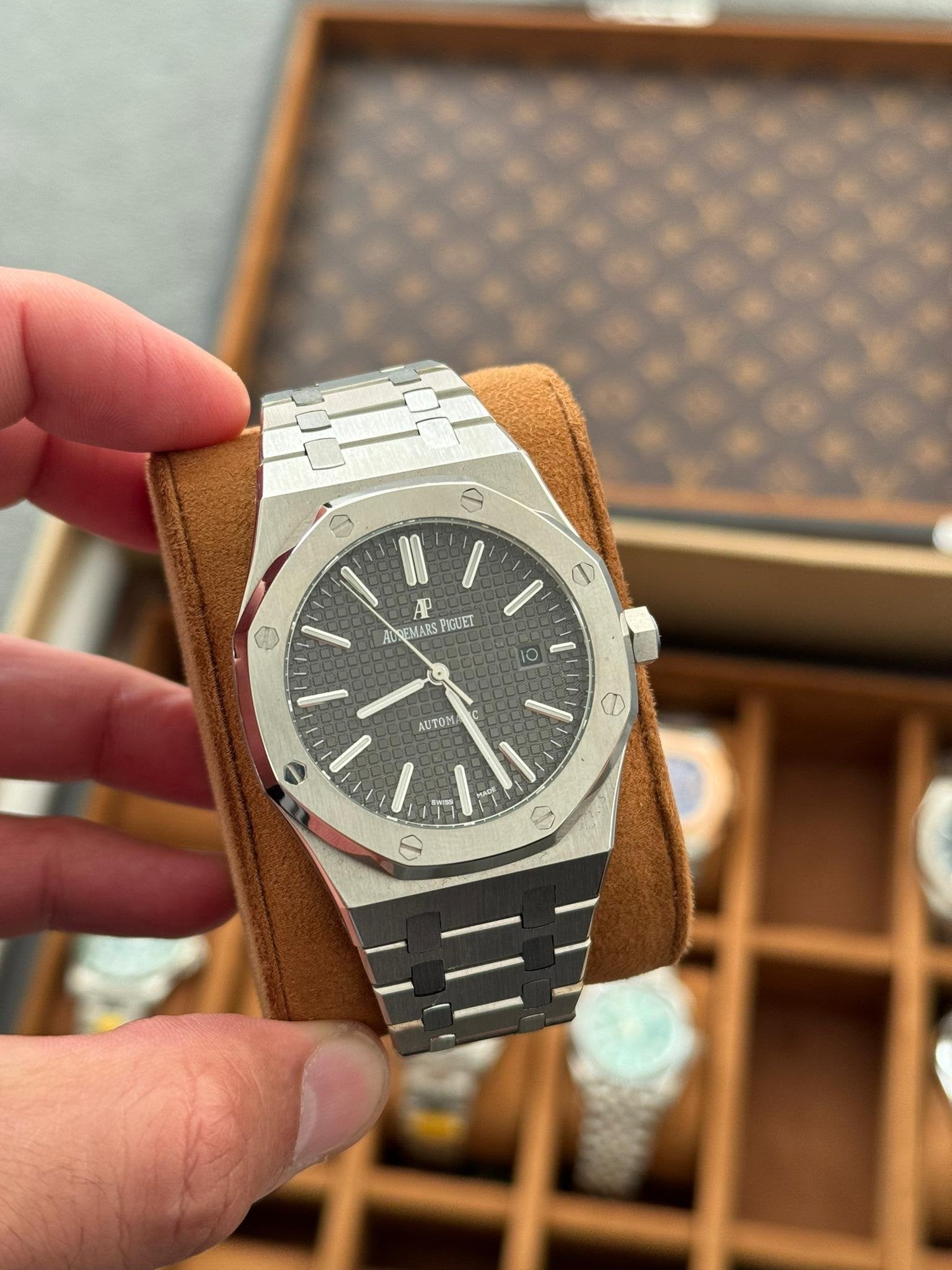 AP | AP royal oak 41 mm grey dial | Front View | yiodesigner.co.uk