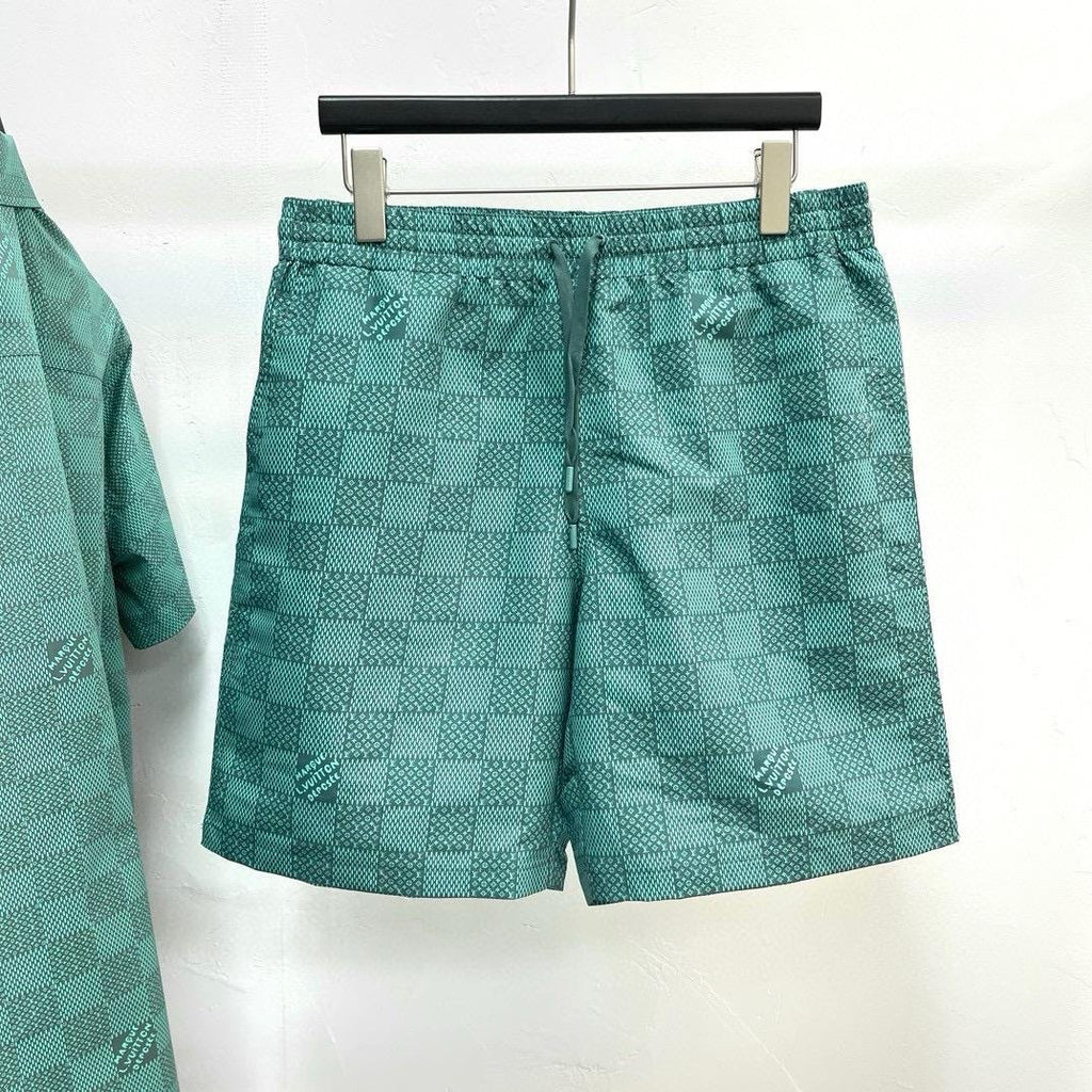 Louis Vuitton | Lv short | Size L | yiodesigner.co.uk