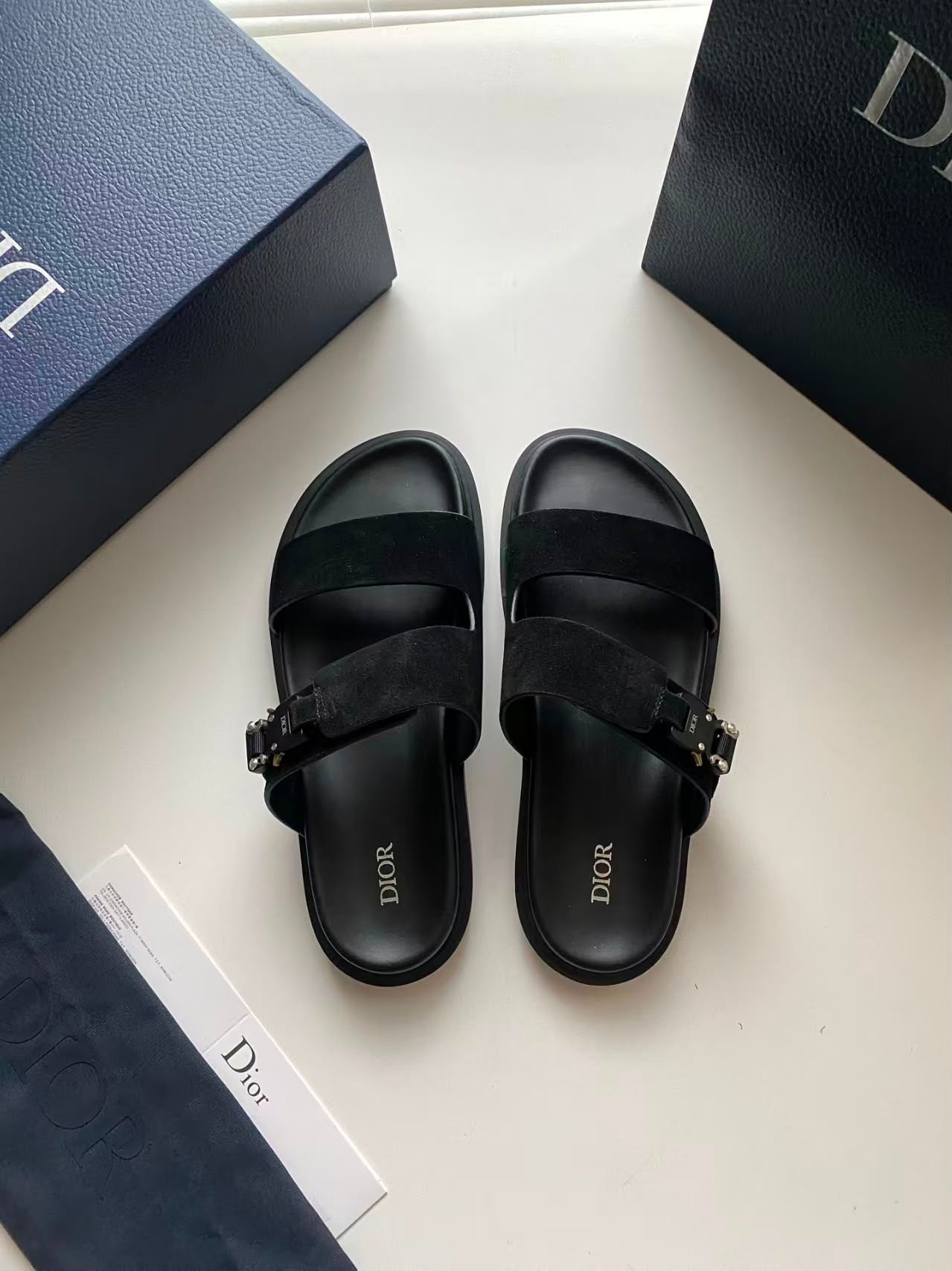 Dior slider