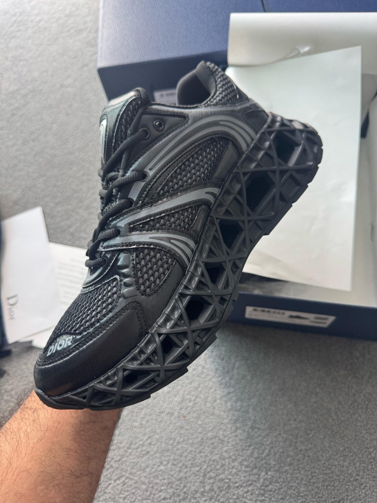 Dior | Dior b34 balck sneaker | Label View | yiodesigner.co.uk