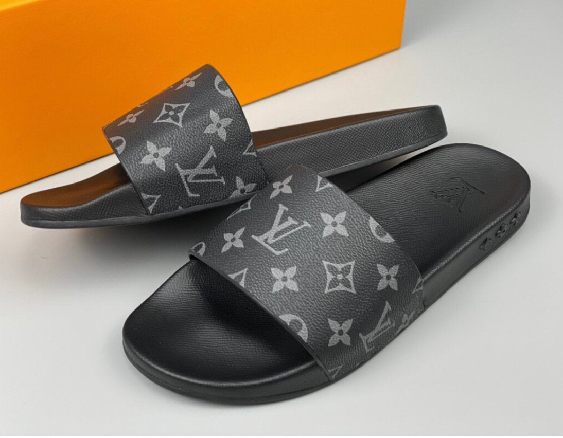 Louis Vuitton | Lv slider | Size 11 | yiodesigner.co.uk