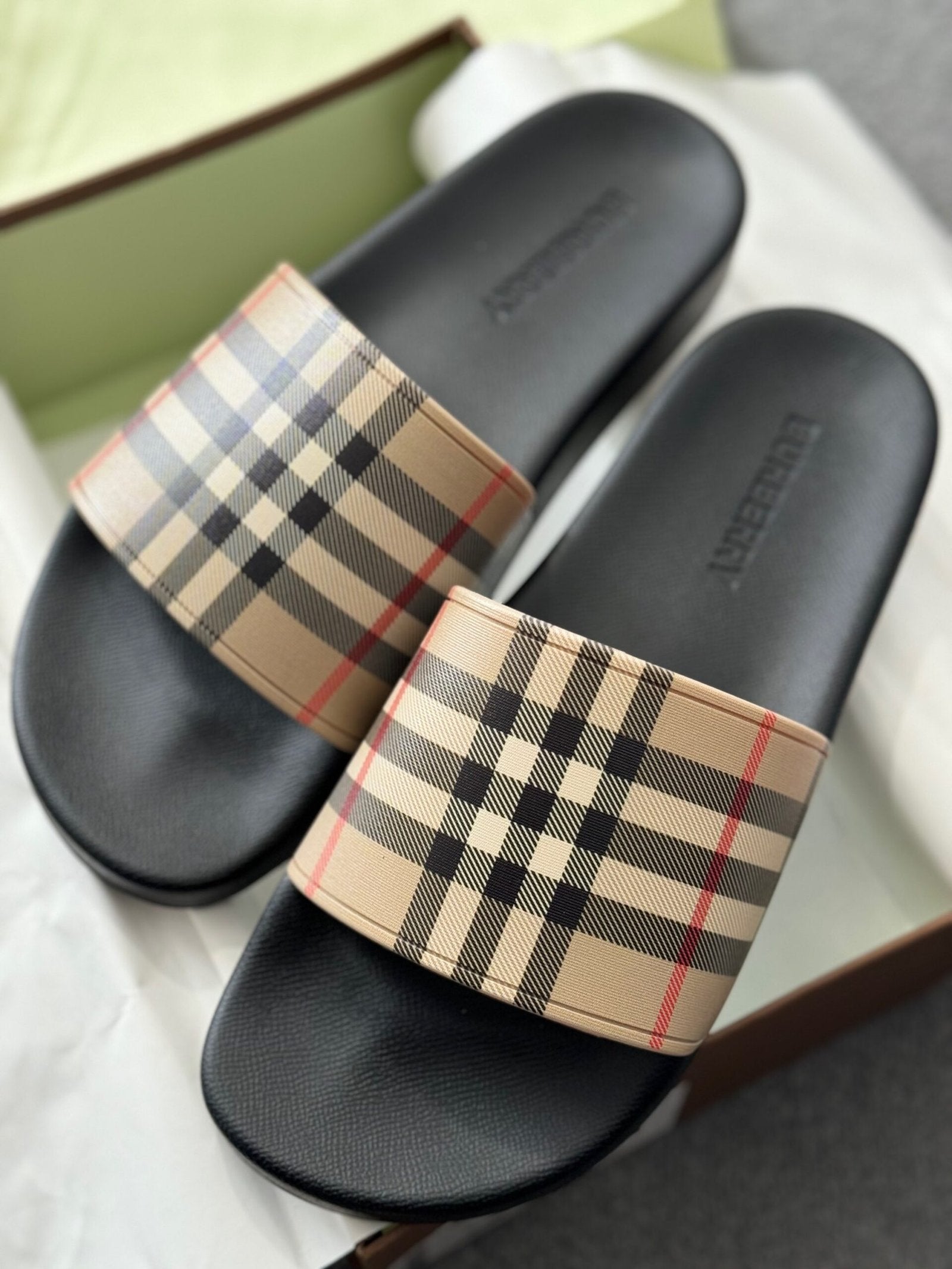 Burberry | Burberry slider | Size 9 | yiodesigner.co.uk
