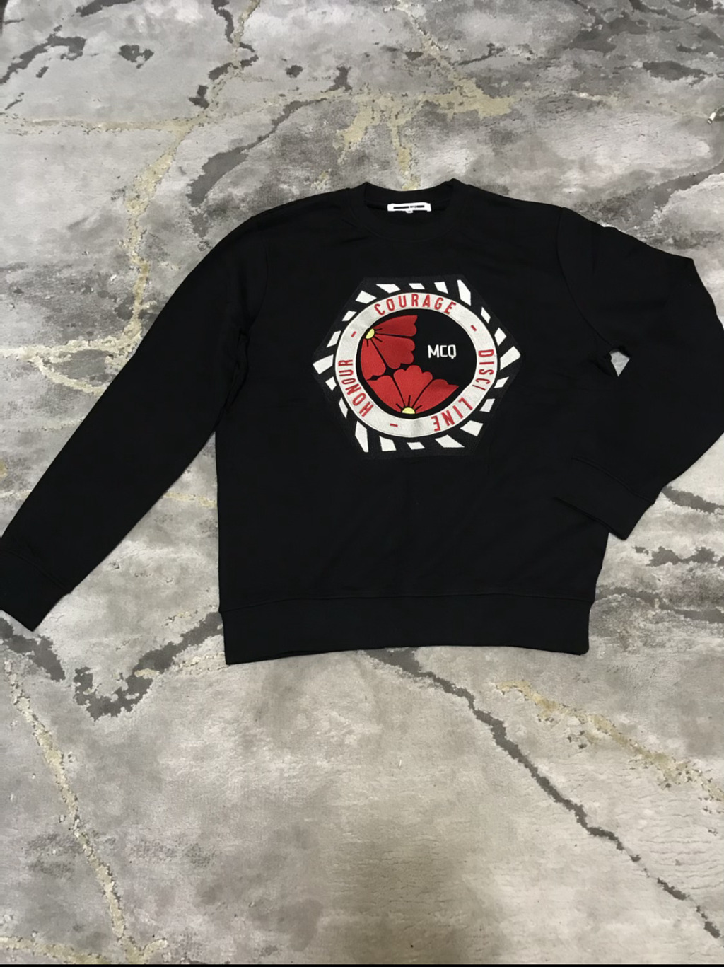 MCQ Alexander McQueen | Mcq jumper | Size XL | Close-Up | yiodesigner.co.uk