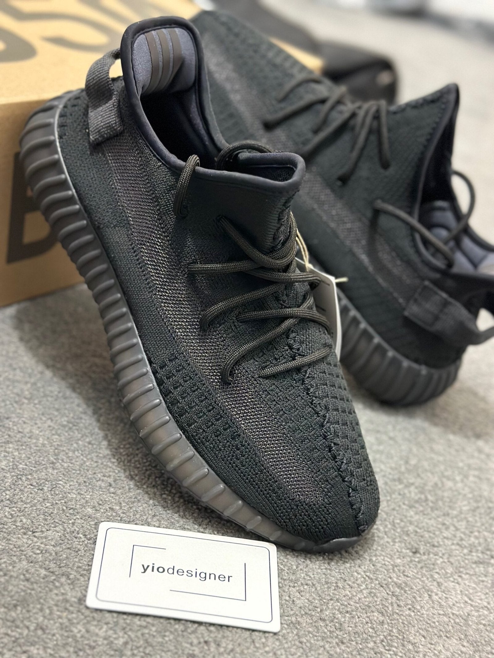 Yeezy | Yeezy 350 black | Size 9 | yiodesigner.co.uk