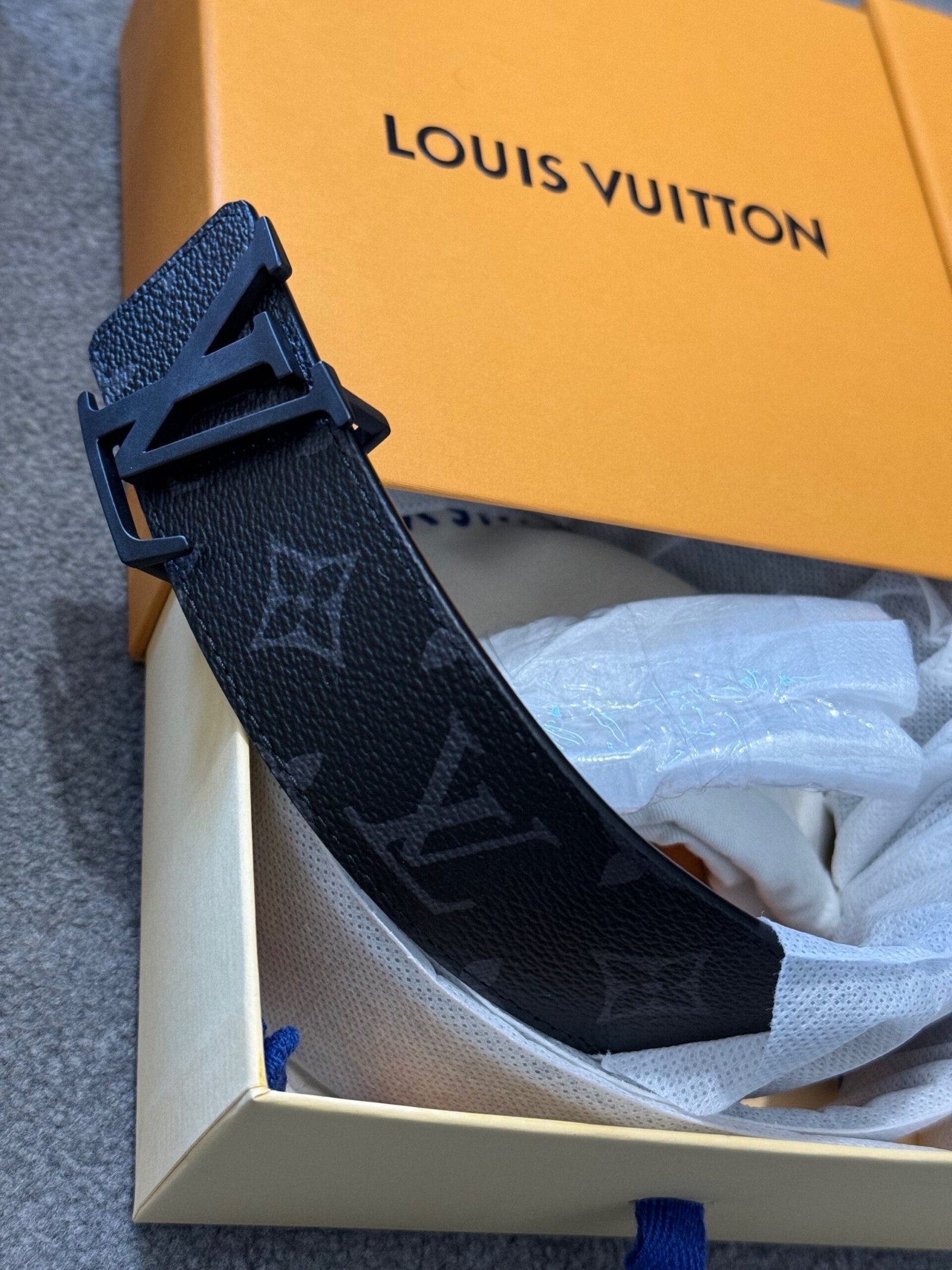 Louis Vuitton | Lv belt | Size 110 | yiodesigner.co.uk