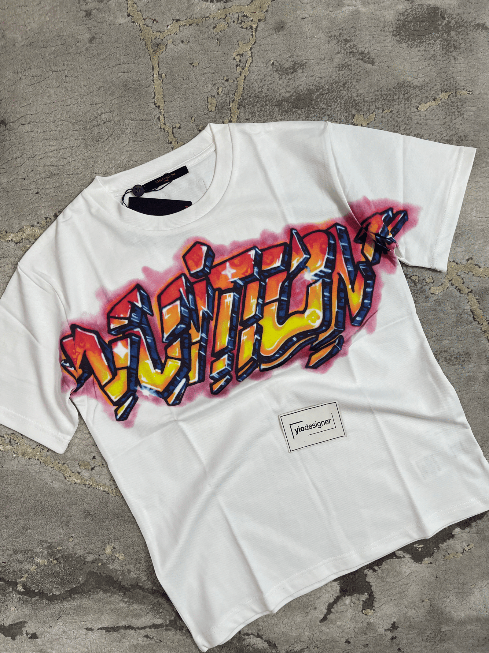 Louis Vuitton | Lv t-shirt | Size L | yiodesigner.co.uk