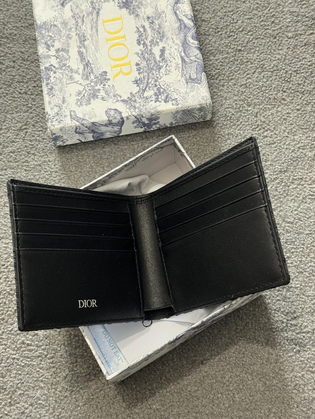 Dior | Dior wallet | Back View | yiodesigner.co.uk