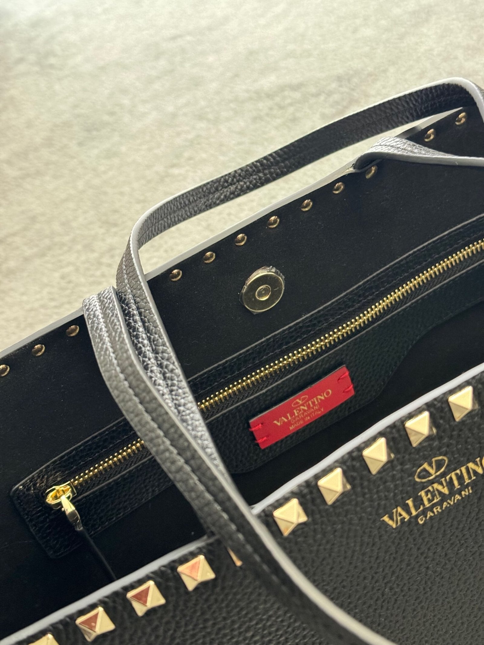 Valentino | Valentino bag | Close-Up | yiodesigner.co.uk