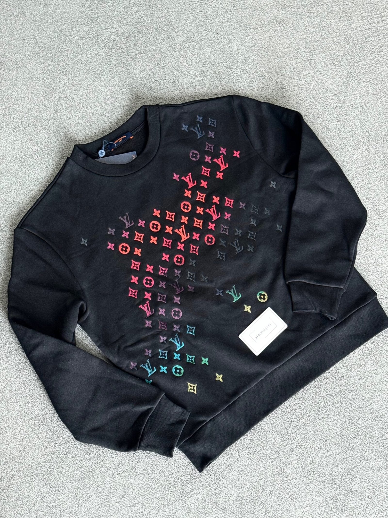 Louis Vuitton | Lv jumper | Size L | Side View | yiodesigner.co.uk