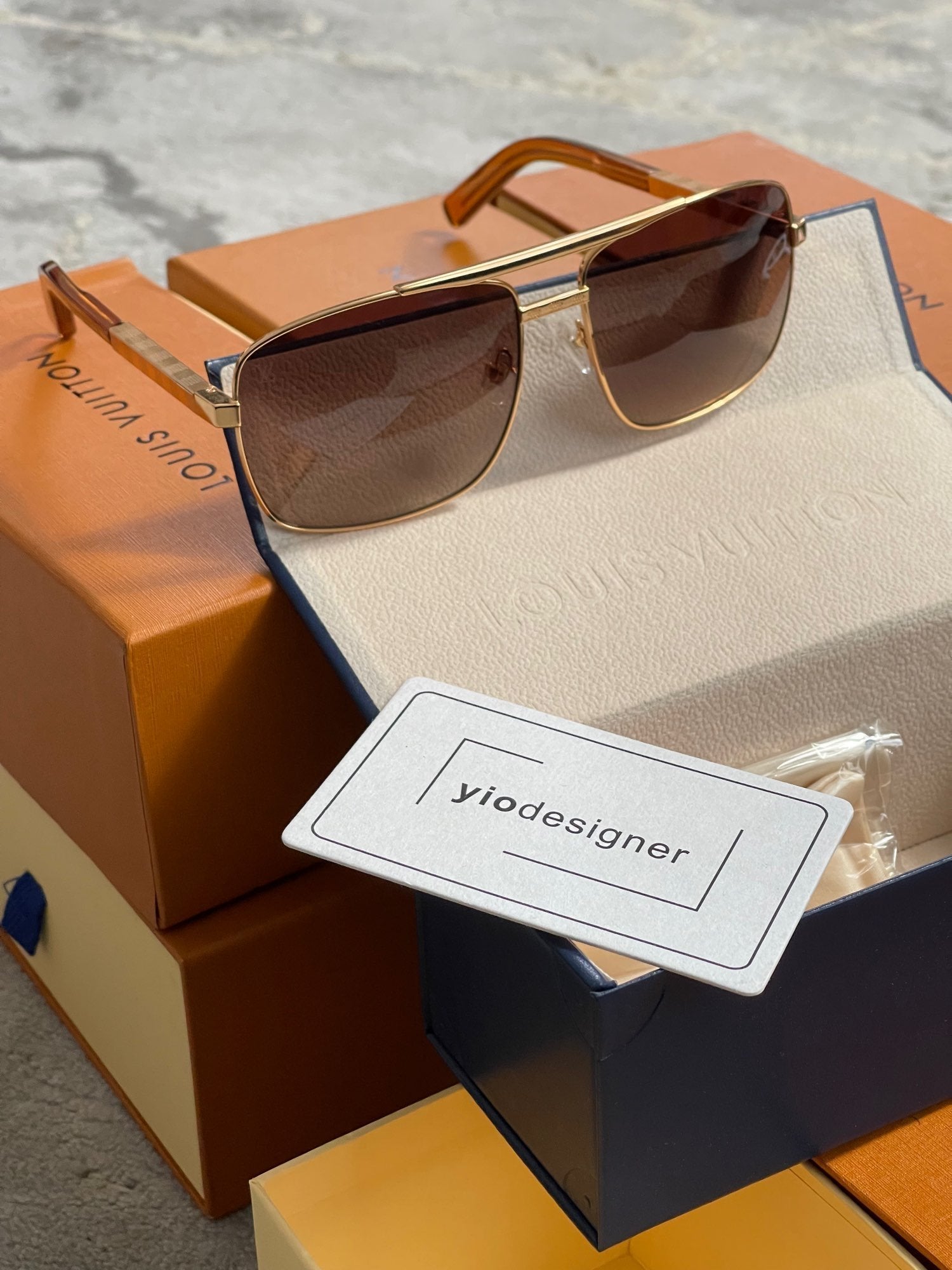 Louis Vuitton | Lv attitude sunglasses | Close-Up | yiodesigner.co.uk