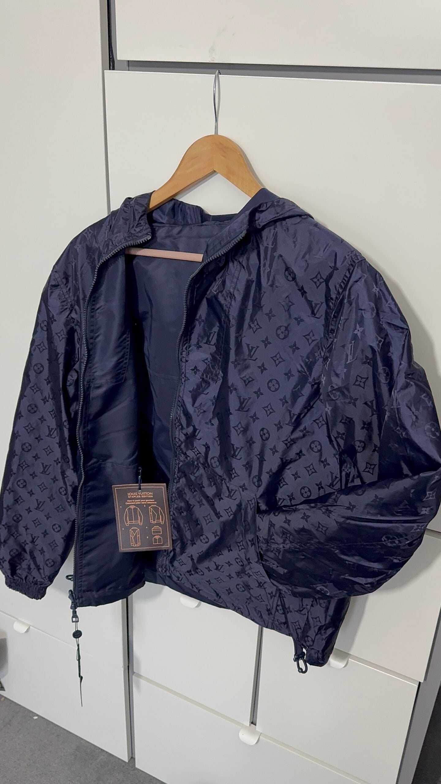 Louis Vuitton | Lv Reversible monogram windbreaker navy | Size XXL | Close-Up | yiodesigner.co.uk