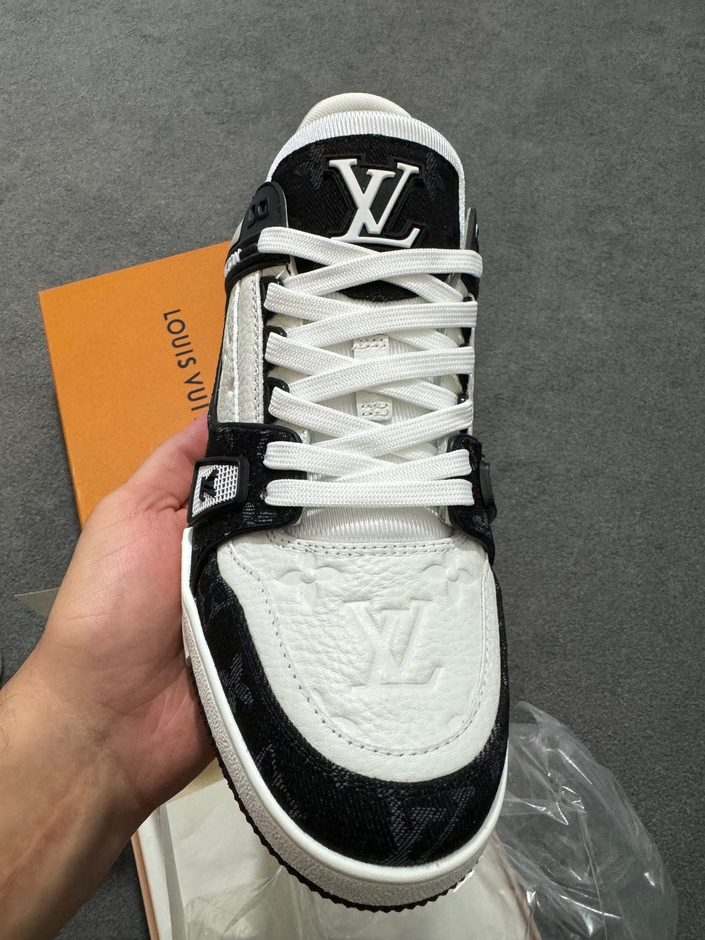 Louis Vuitton | Lv sneaker | Label View | yiodesigner.co.uk