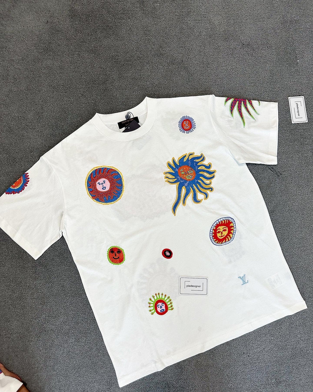 Louis Vuitton | Lv t-shirt (oversize) | Close-Up | yiodesigner.co.uk