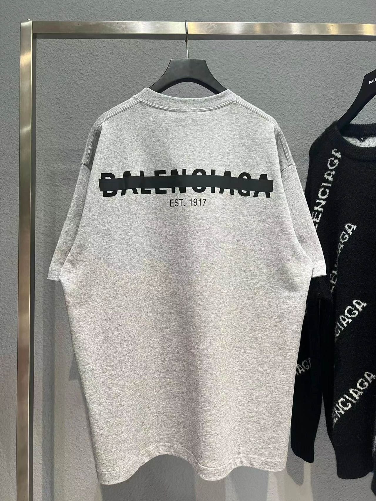 Balenciaga | Balenciaga grey new season oversize t-shirt | Close-Up | yiodesigner.co.uk