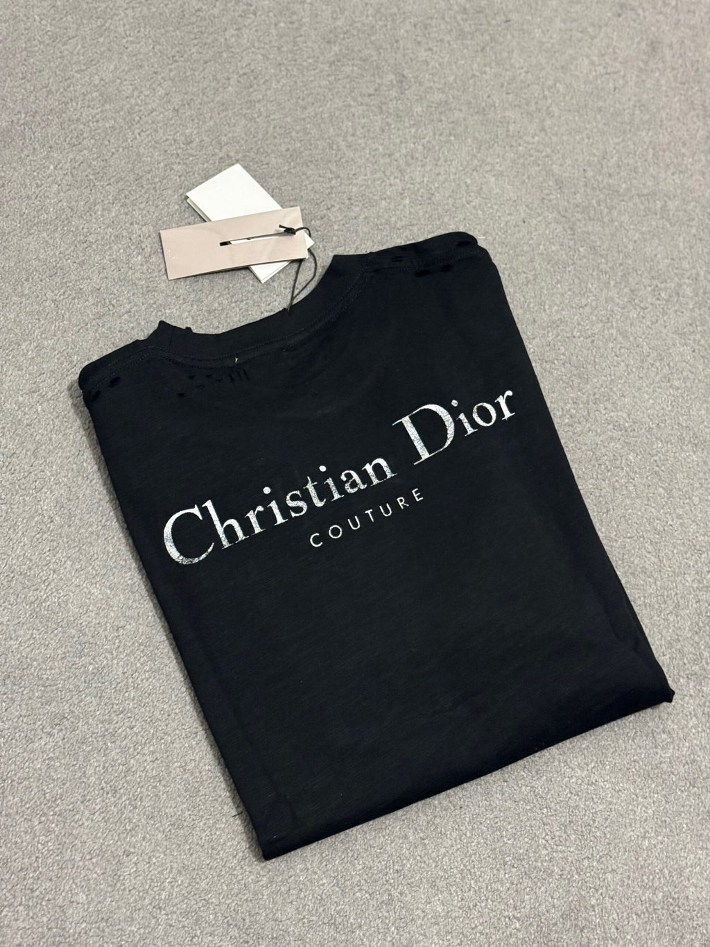 Dior | Dior T-shirt | Size M | Back View | yiodesigner.co.uk