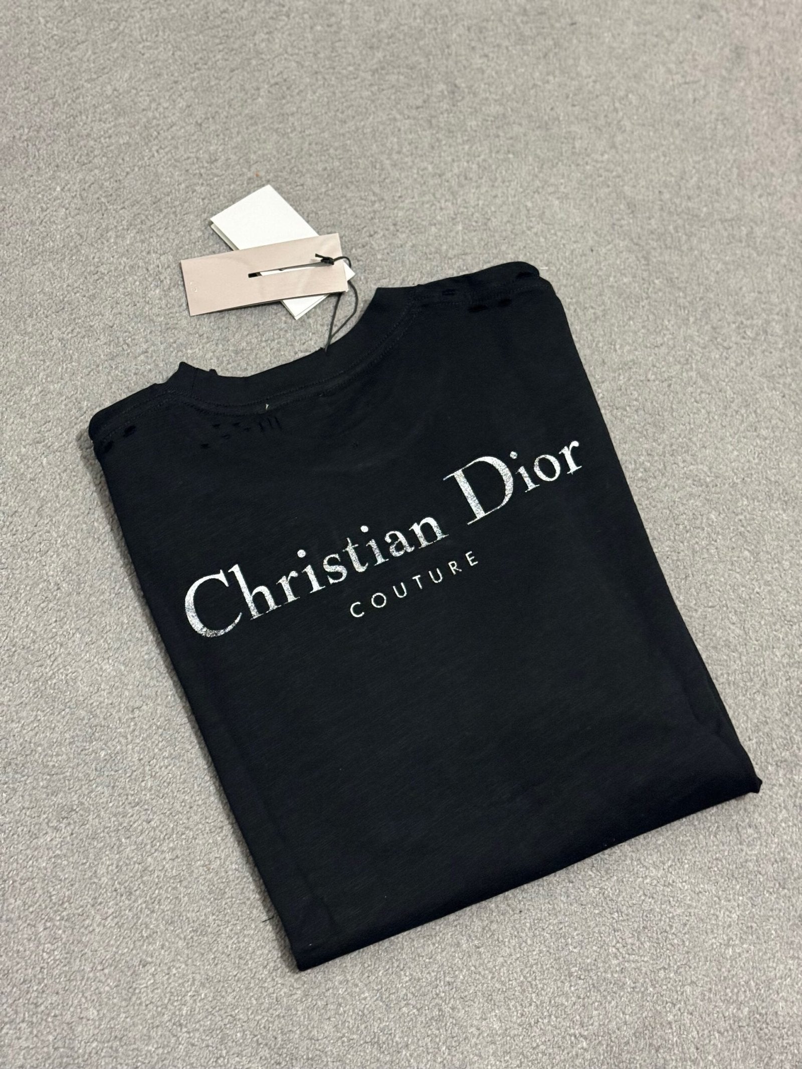 Dior | Dior T-shirt | Size M | Back View | yiodesigner.co.uk