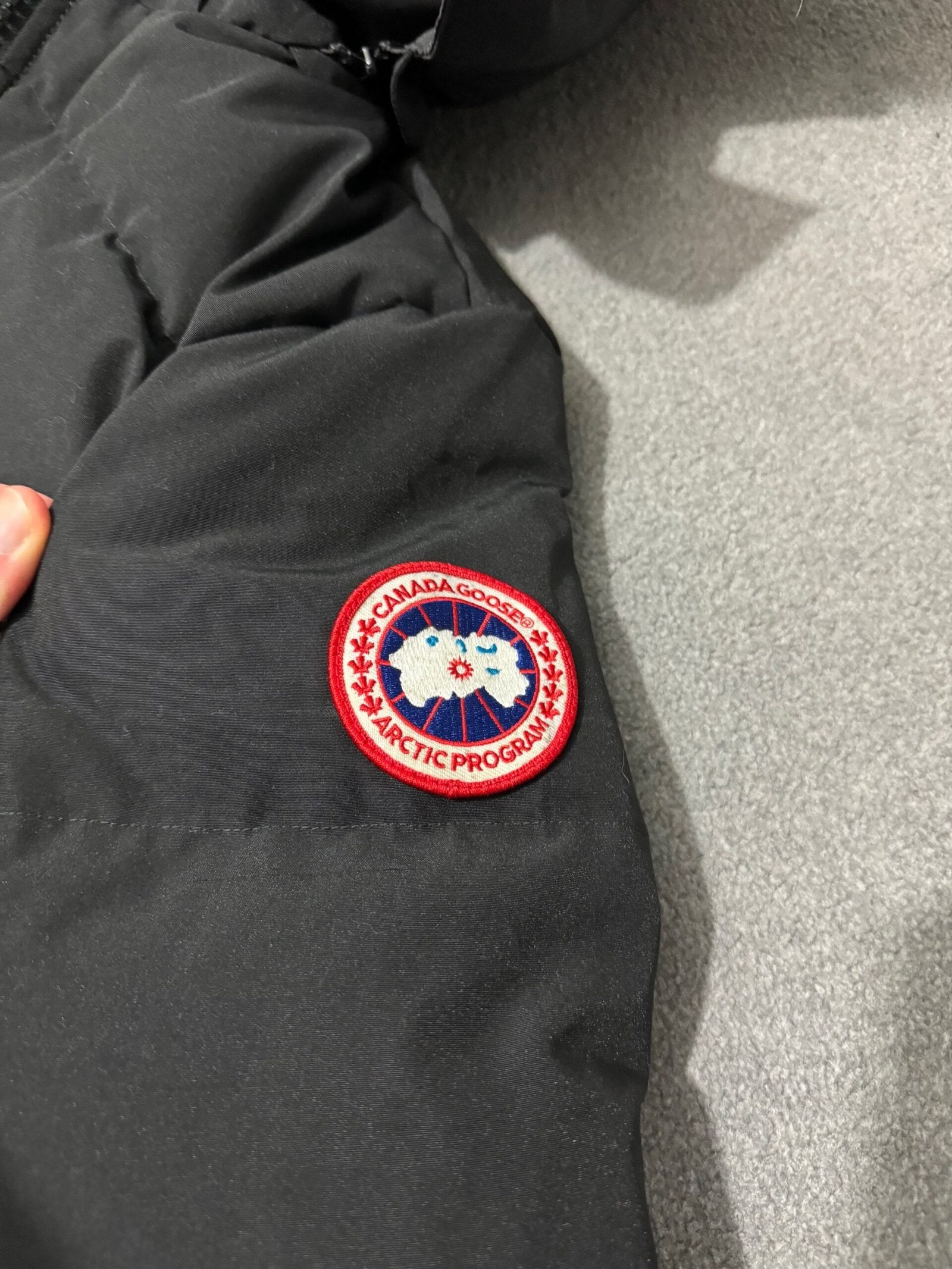 Canada Goose | Canada goose ladies Mystique Parka | Black | Side View | yiodesigner.co.uk