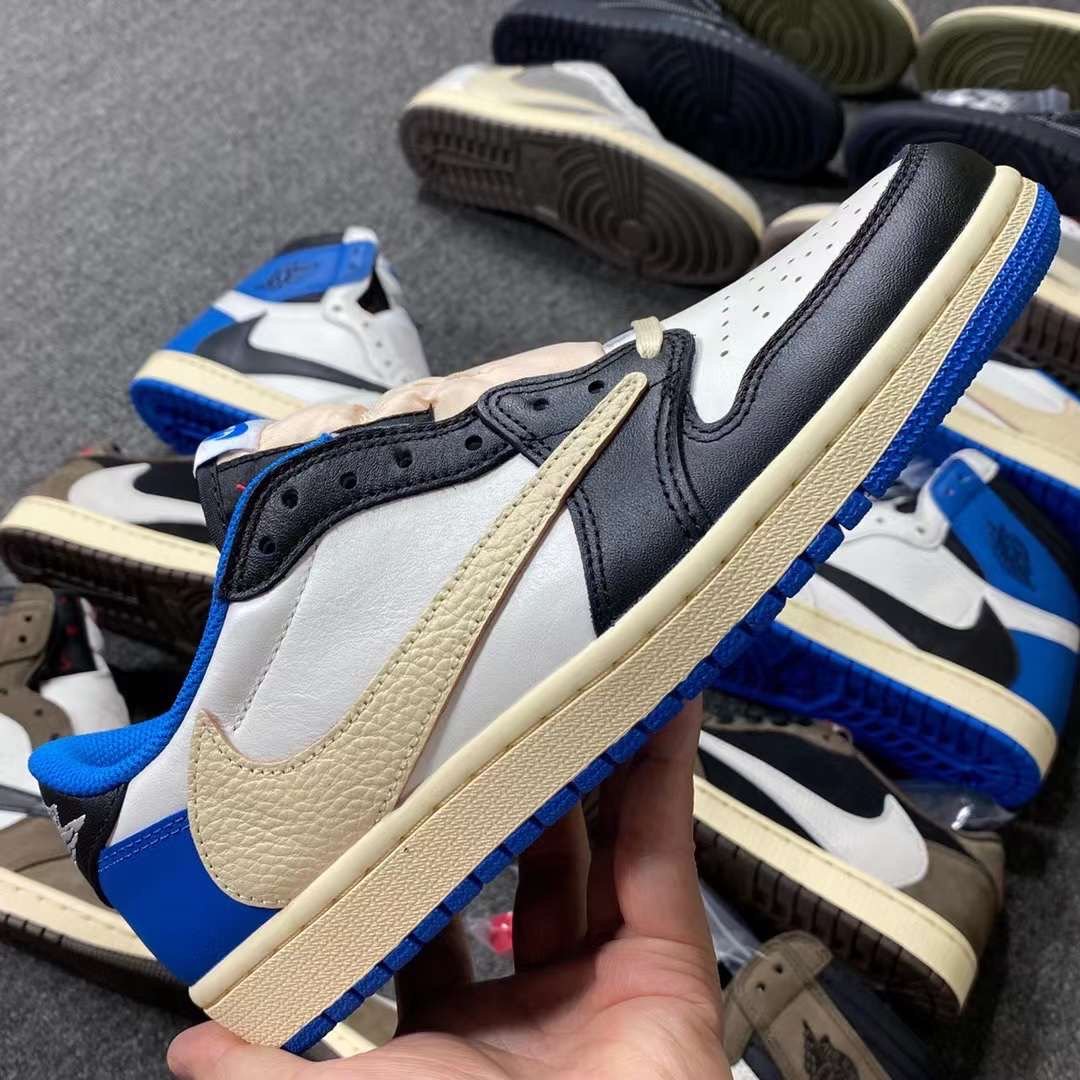 Travis Scott | Travis scott air jordan1 low | Size 11 | yiodesigner.co.uk