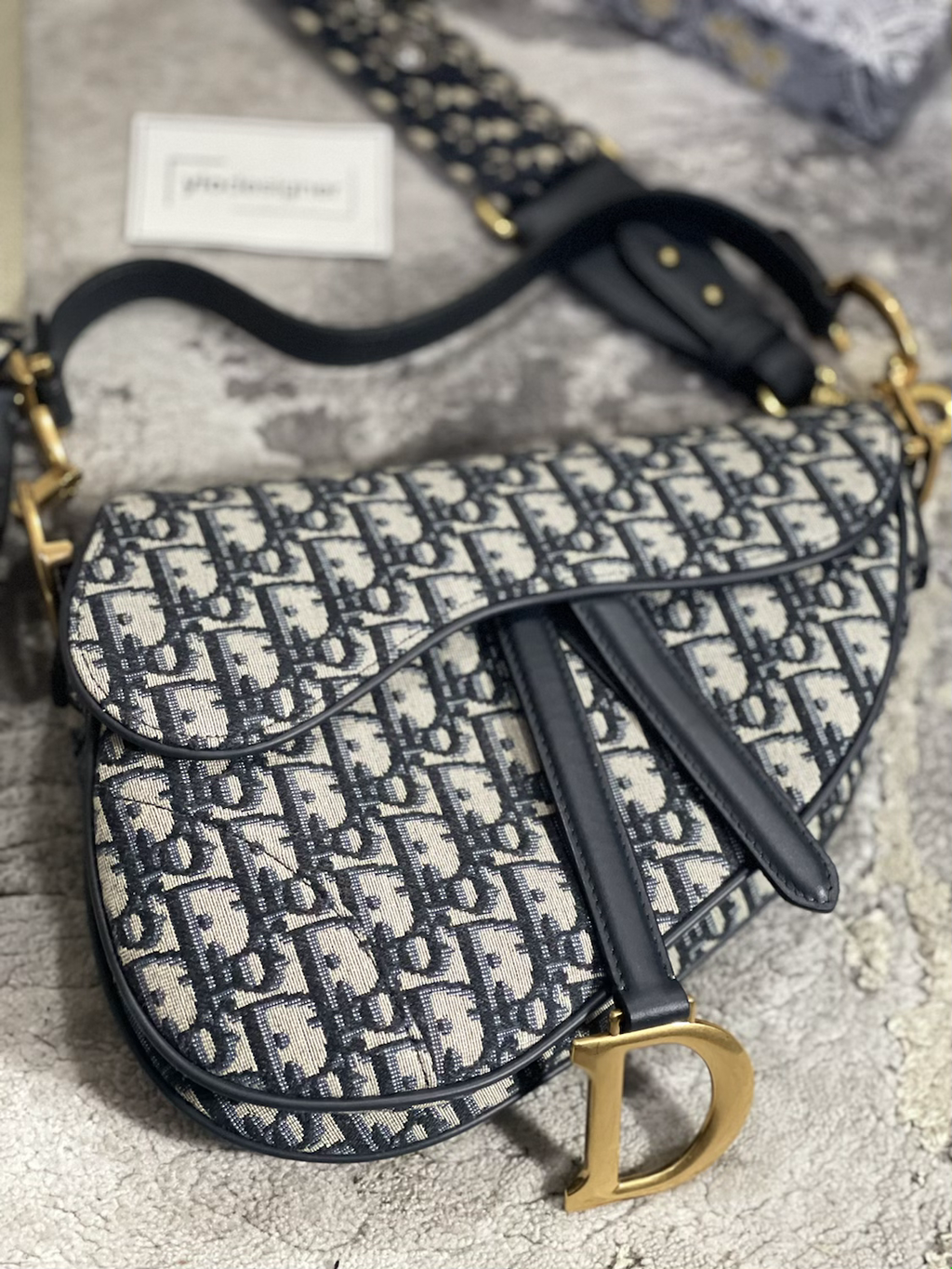 Dior | Womans saddle bag | Close-Up | yiodesigner.co.uk