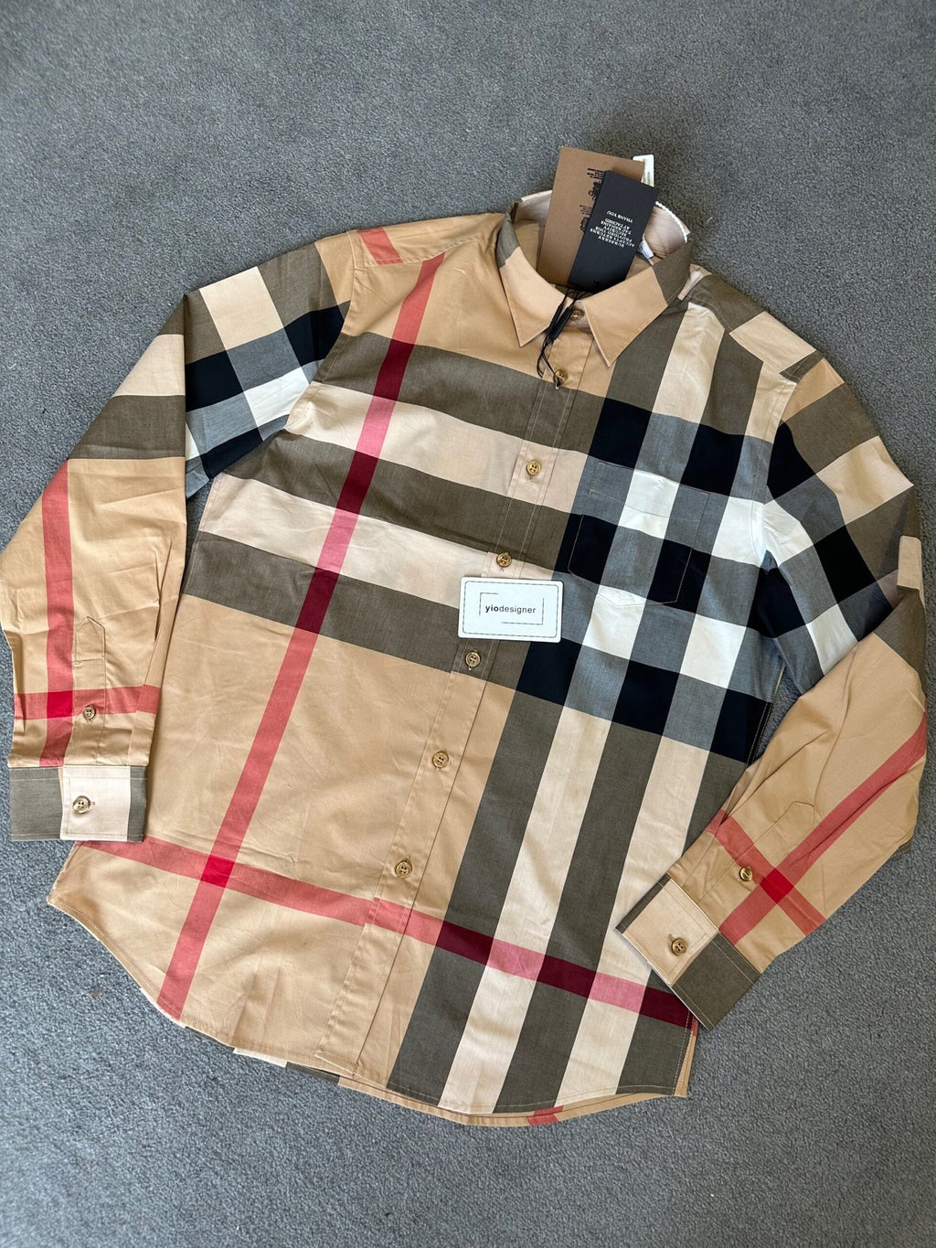 Burberry | Burberry shirt | Size XL | Detail Shot | yiodesigner.co.uk