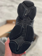 Balenciaga | Balenciaga 3s | Detail Shot | yiodesigner.co.uk