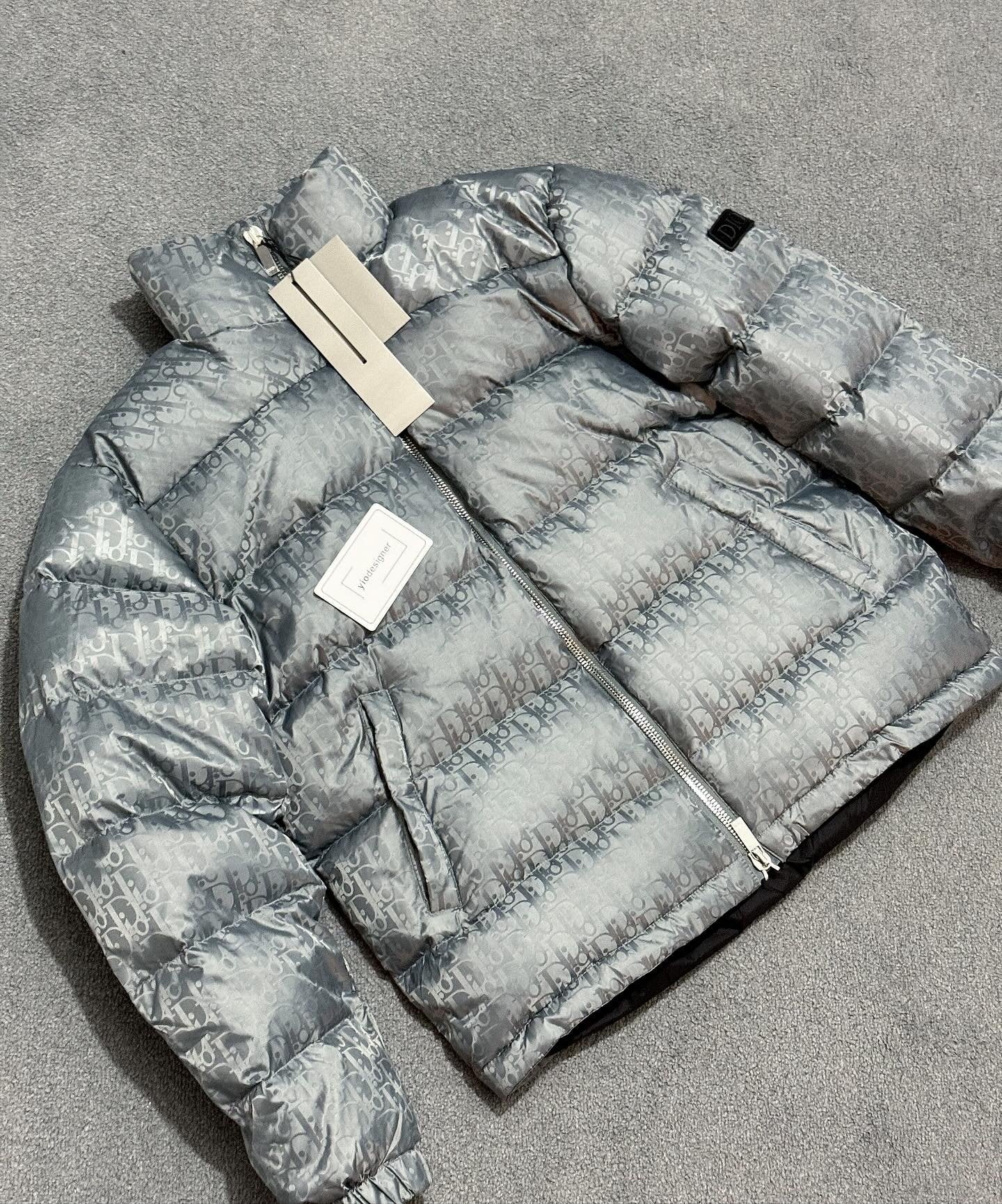 Dior | Dior oblique coat grey | Detail Shot | yiodesigner.co.uk