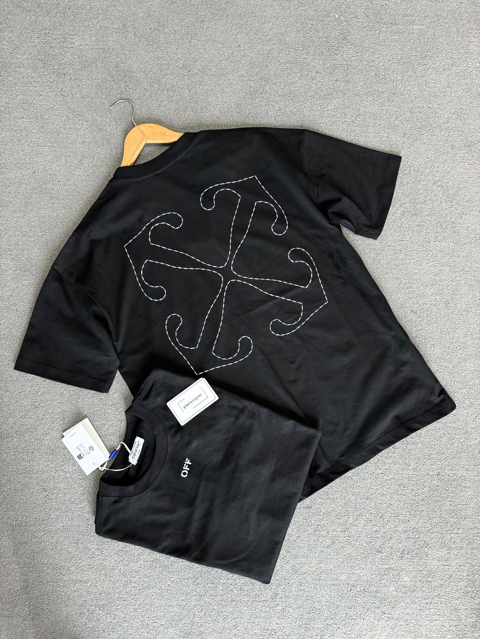 Off-White | Offwhite t-shirt | Size XL | Close-Up | yiodesigner.co.uk