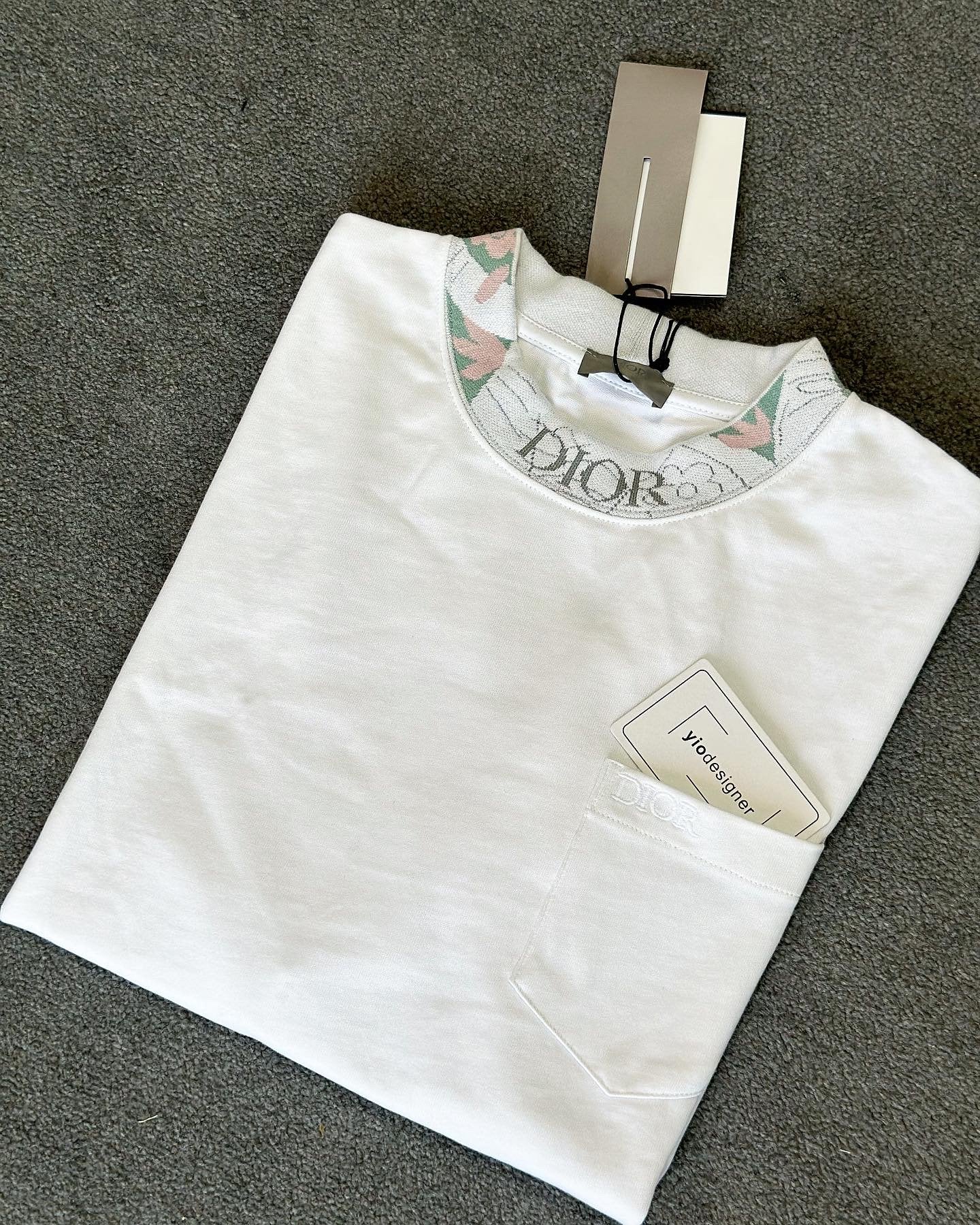 Dior | Dior t-shirt | Size L | Detail Shot | yiodesigner.co.uk