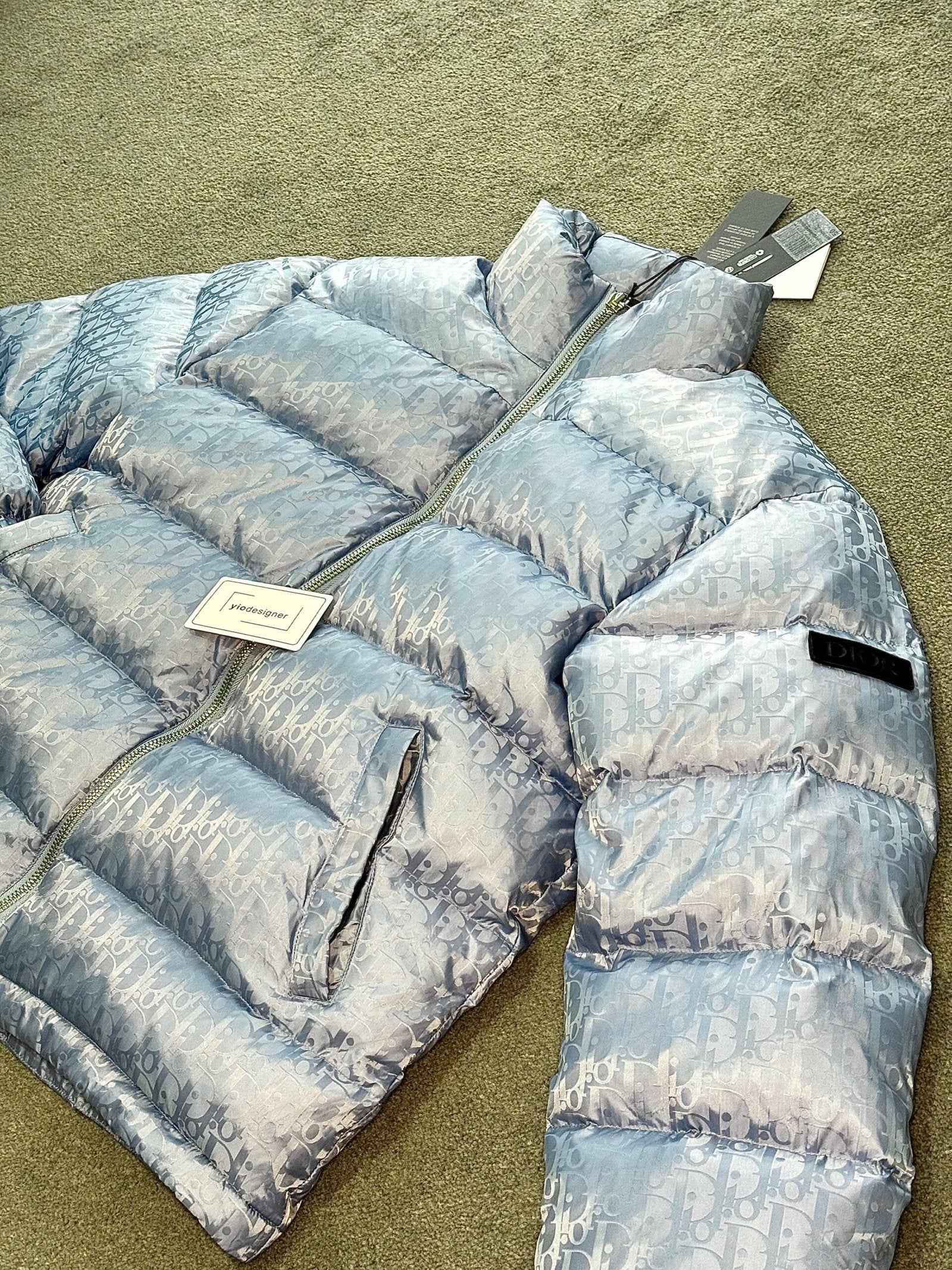 Dior | Dior oblique coat | Side View | yiodesigner.co.uk