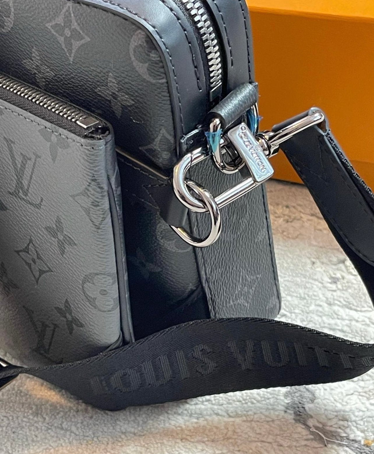Louis Vuitton | Lv Trio messenger bag | Back View | yiodesigner.co.uk