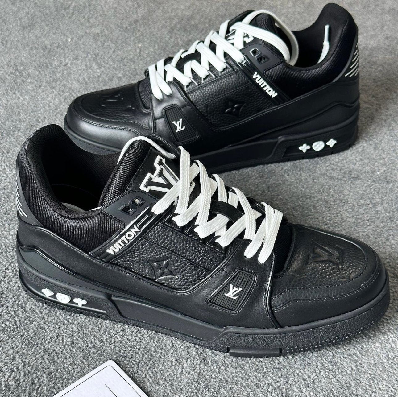 Louis Vuitton | Lv sneaker | Size 11 | Close-Up | yiodesigner.co.uk