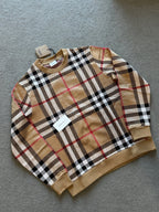 Burberry | Burberry jumper | Size L | Detail Shot | yiodesigner.co.uk