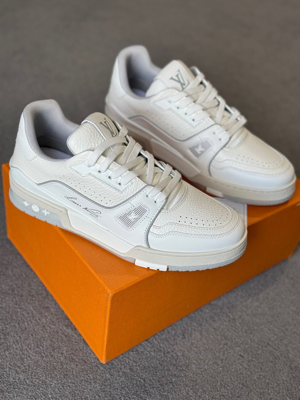 Louis Vuitton | Lv sneaker | Size 11 | Detail Shot | yiodesigner.co.uk