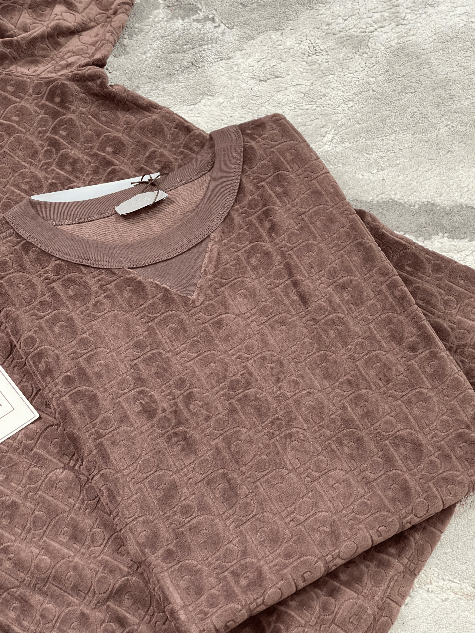 Dior | Dior t-shirt | Detail Shot | yiodesigner.co.uk