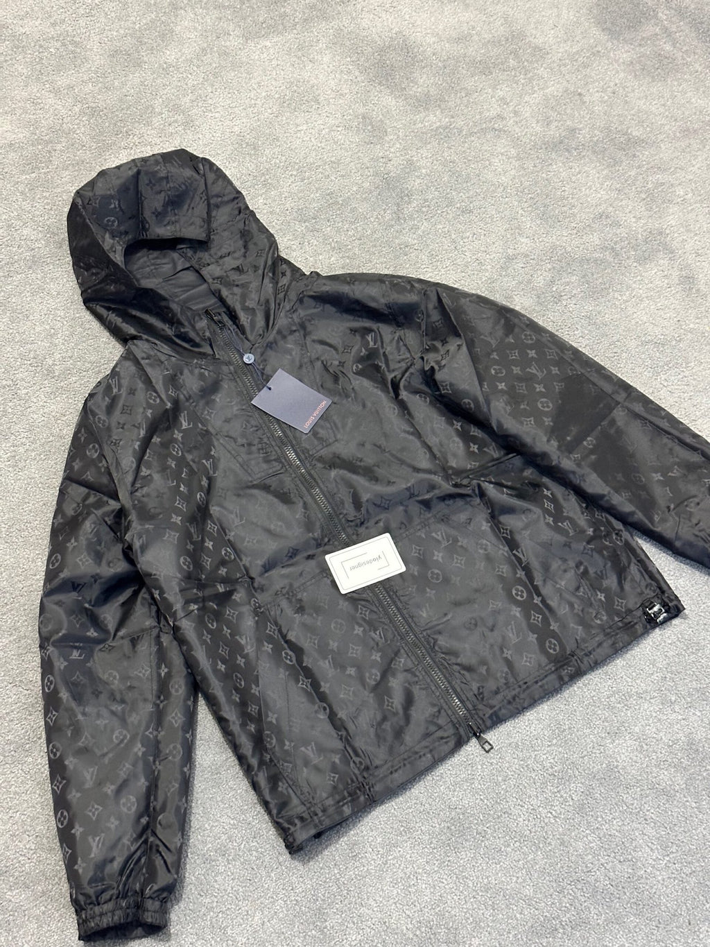 Louis Vuitton | Lv Reversible monogram windbreaker black | Size XXL | Close-Up | yiodesigner.co.uk