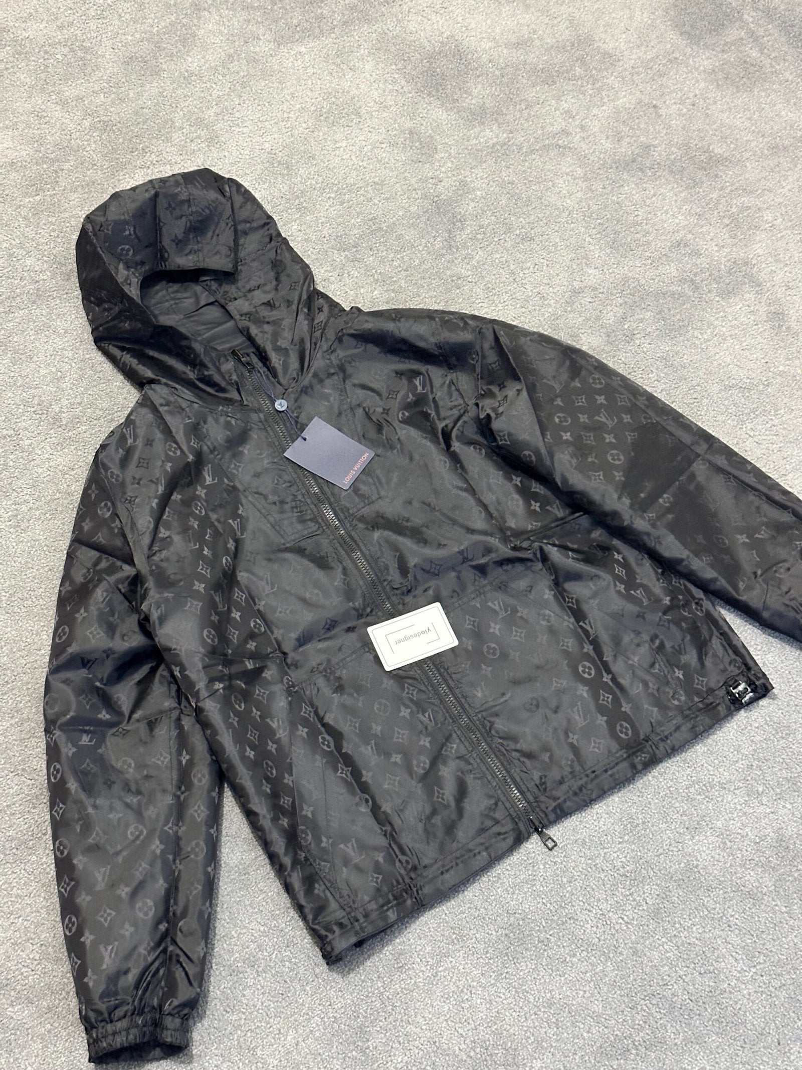 Louis Vuitton | Lv Reversible monogram windbreaker black | Size XXL | Close-Up | yiodesigner.co.uk