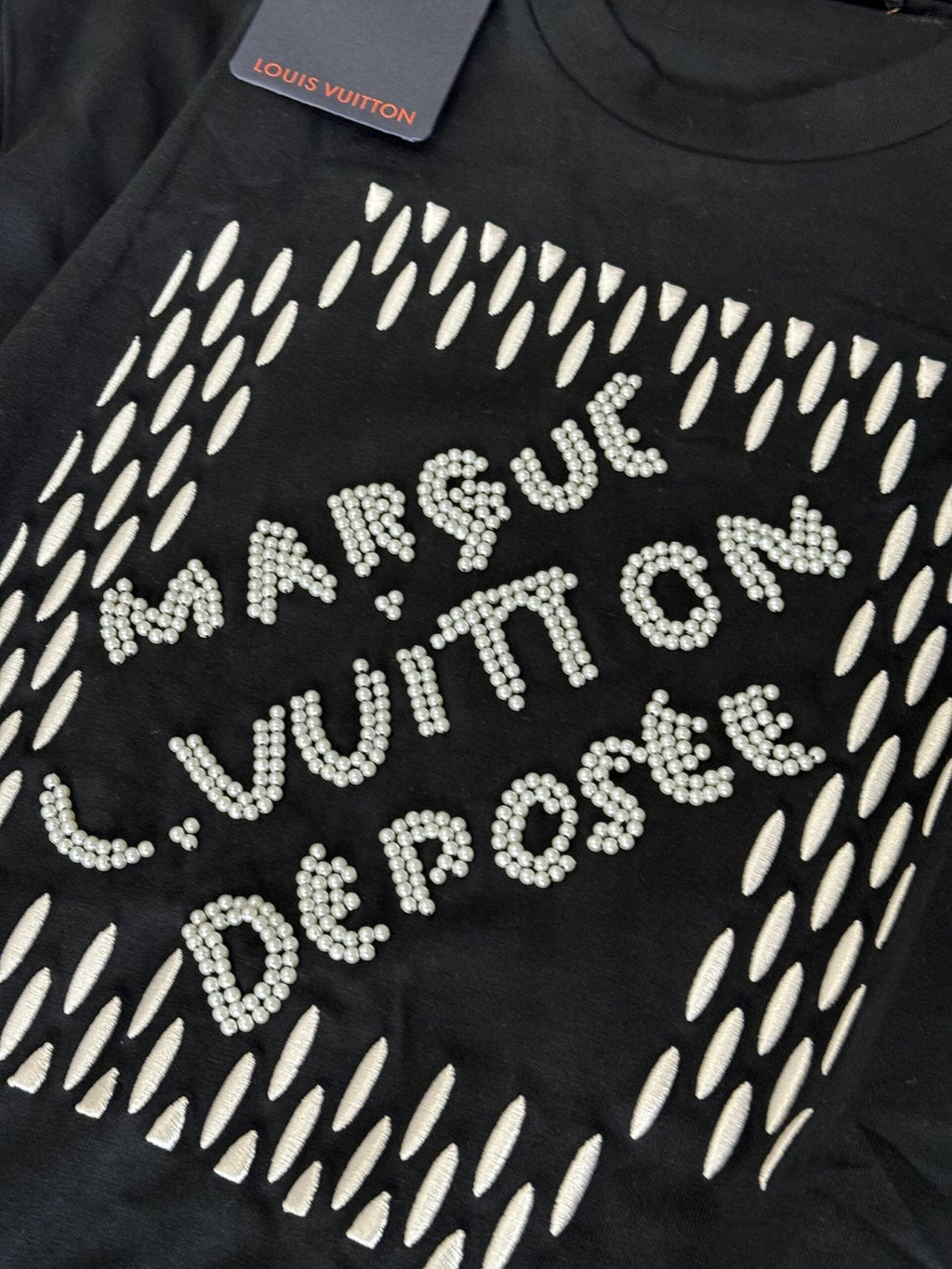 Louis Vuitton | Lv T-shirt | Close-Up | yiodesigner.co.uk