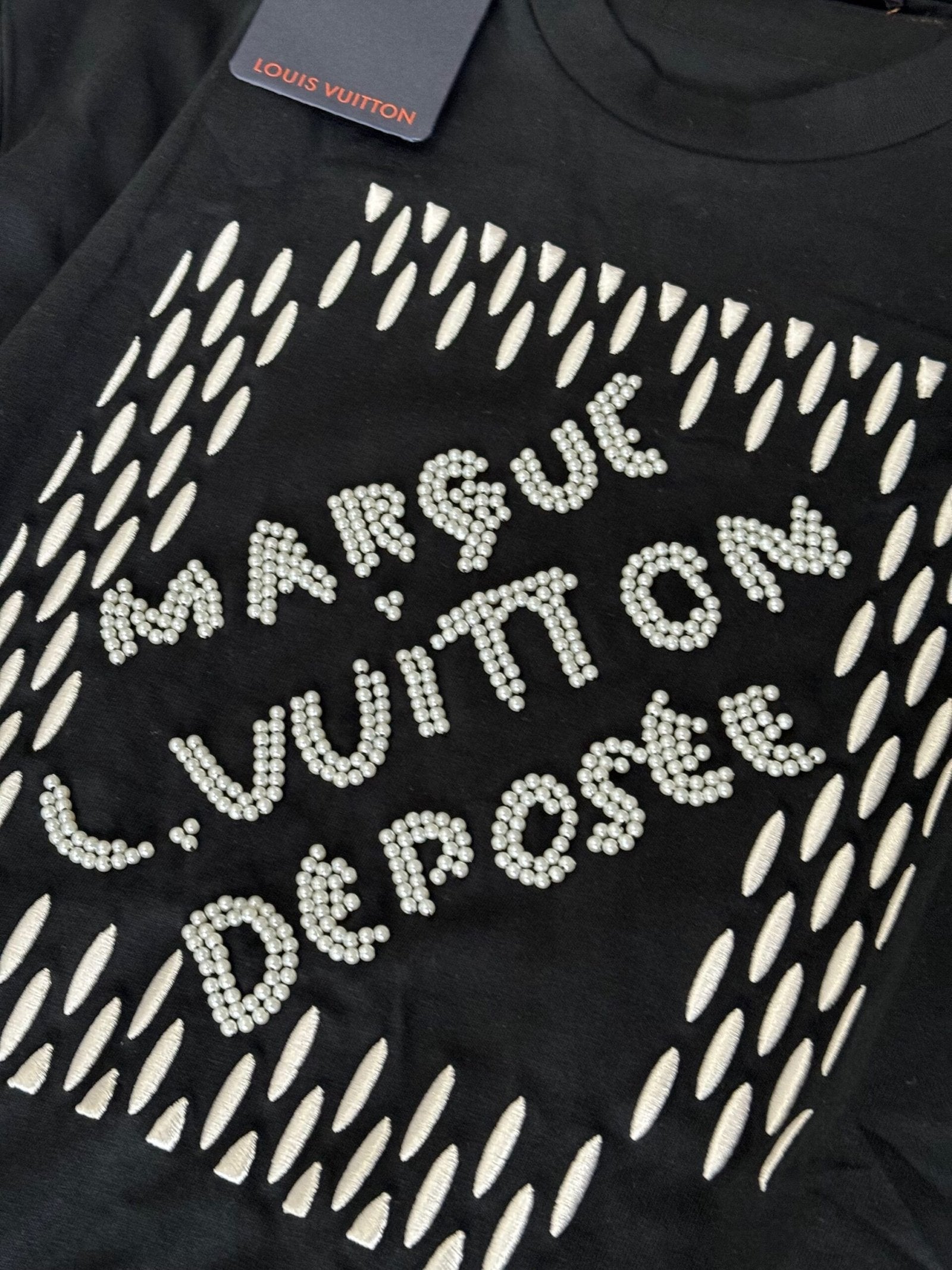 Louis Vuitton | Lv T-shirt | Close-Up | yiodesigner.co.uk
