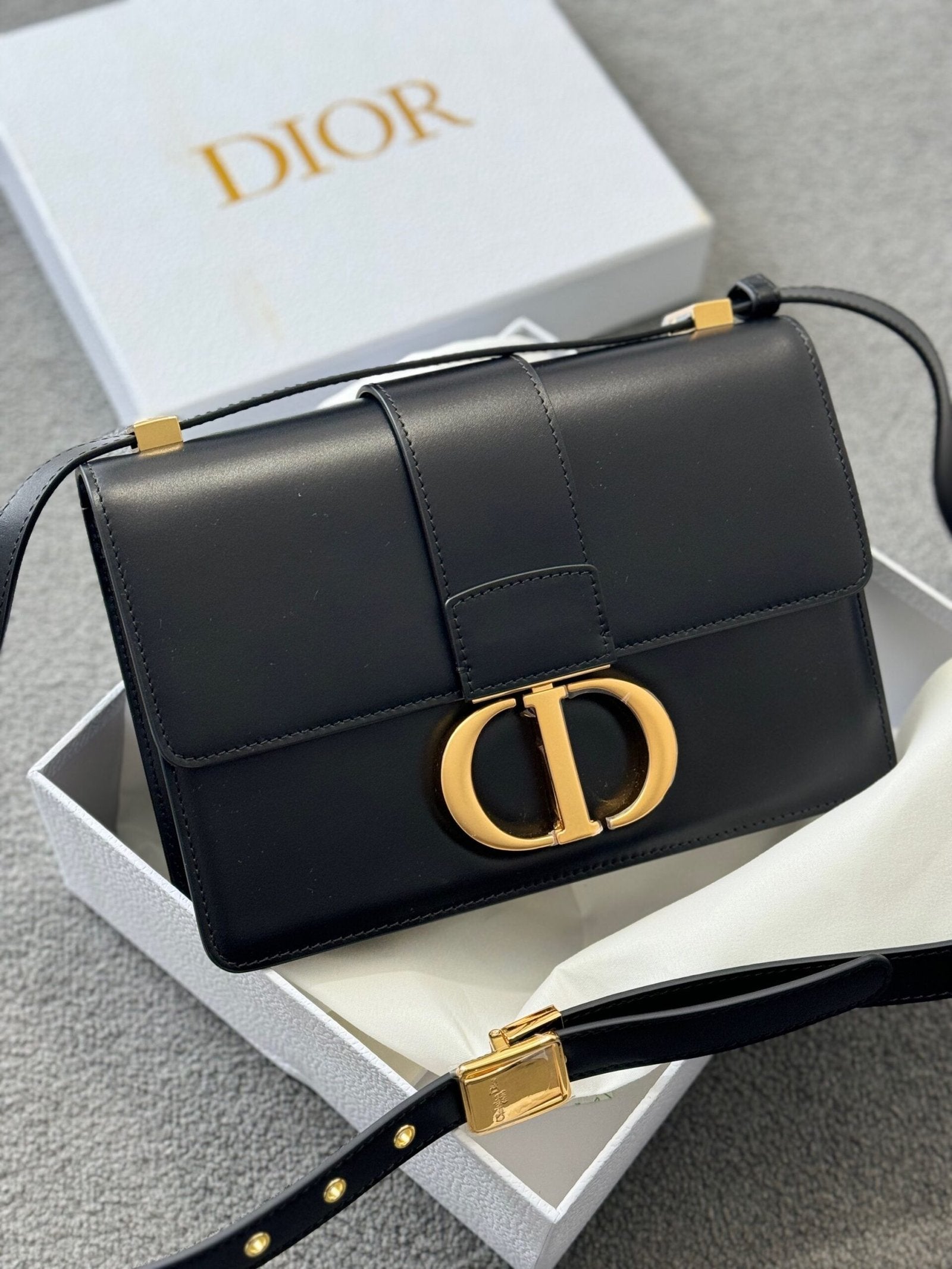 Dior | Dior bag Black | Front View | yiodesigner.co.uk