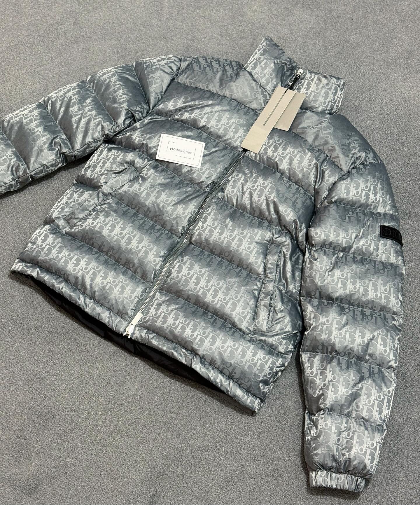 Dior | Dior oblique coat grey | Size XL | Side View | yiodesigner.co.uk