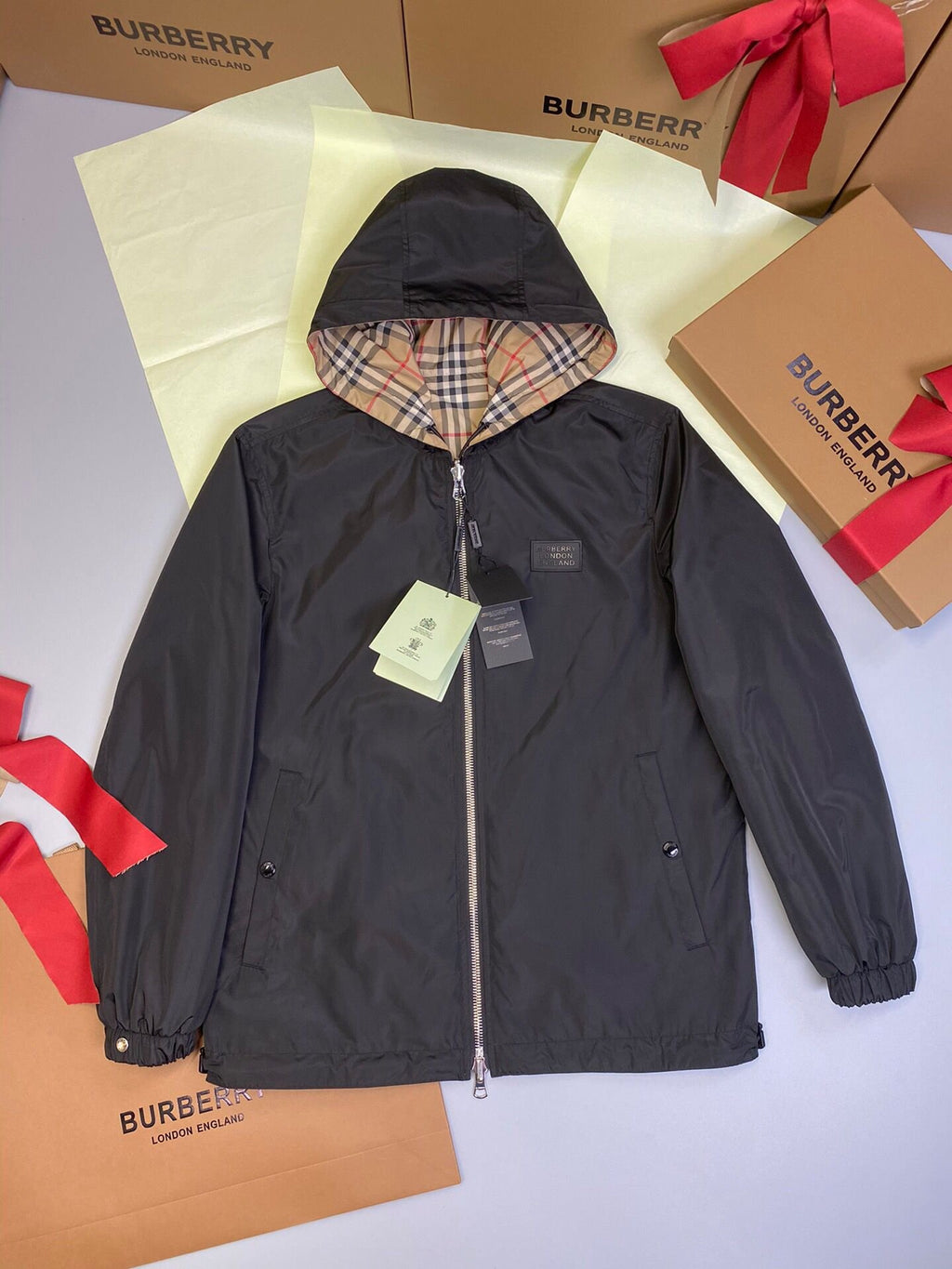 Burberry | Burberry reversible windbreaker | Close-Up | yiodesigner.co.uk