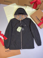 Burberry | Burberry reversible windbreaker | Close-Up | yiodesigner.co.uk