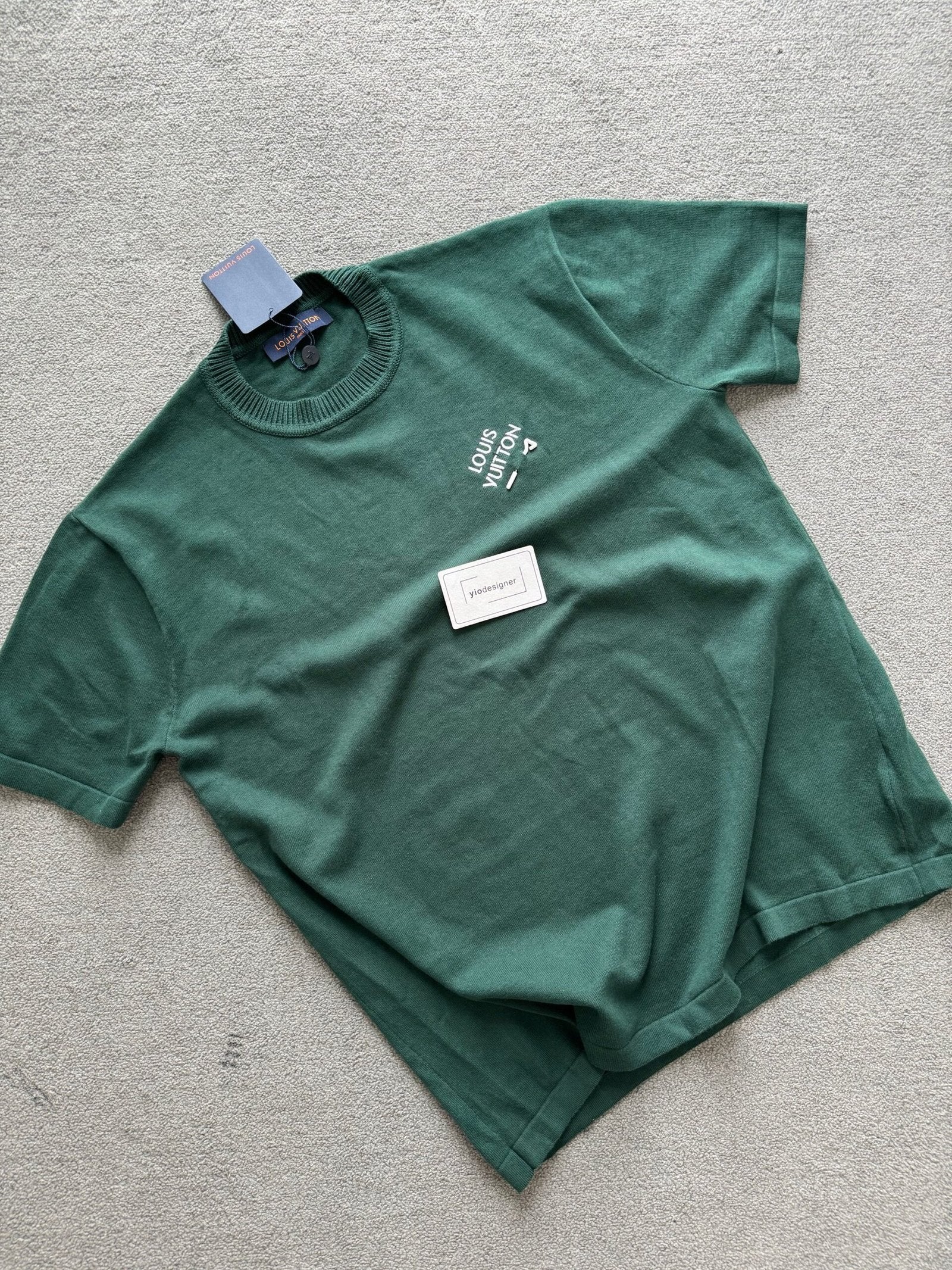 Louis Vuitton | Lv t-shirt | Size S | Front View | yiodesigner.co.uk