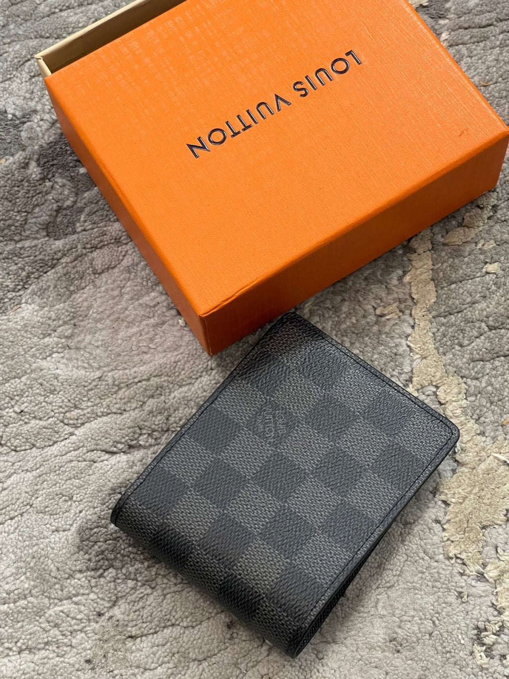 Louis Vuitton | Lv wallet | Side View | yiodesigner.co.uk