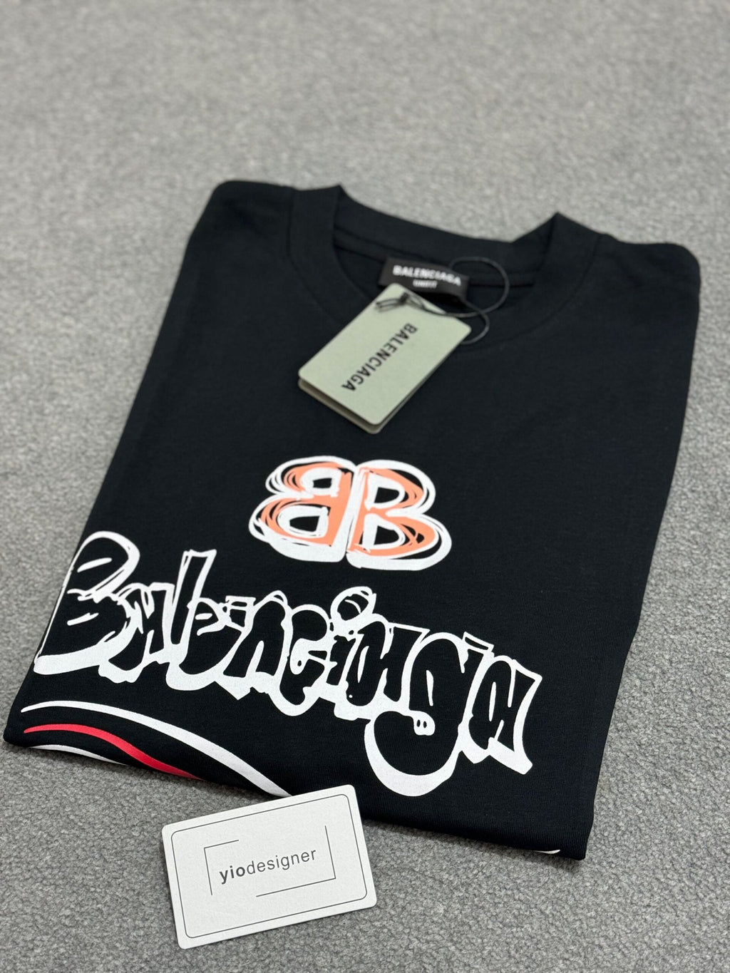 Balenciaga | Balenciaga t-shirt | Size L | Detail Shot | yiodesigner.co.uk